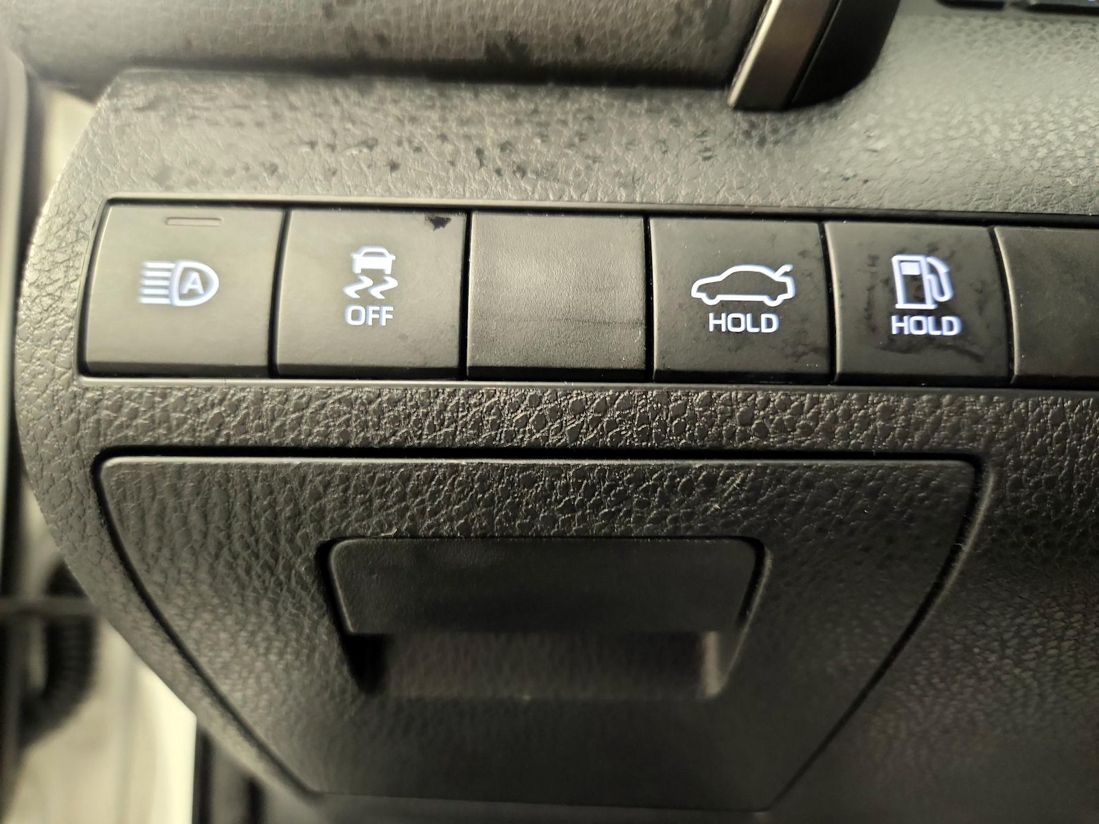 2019 Toyota Camry LE - Photo 14