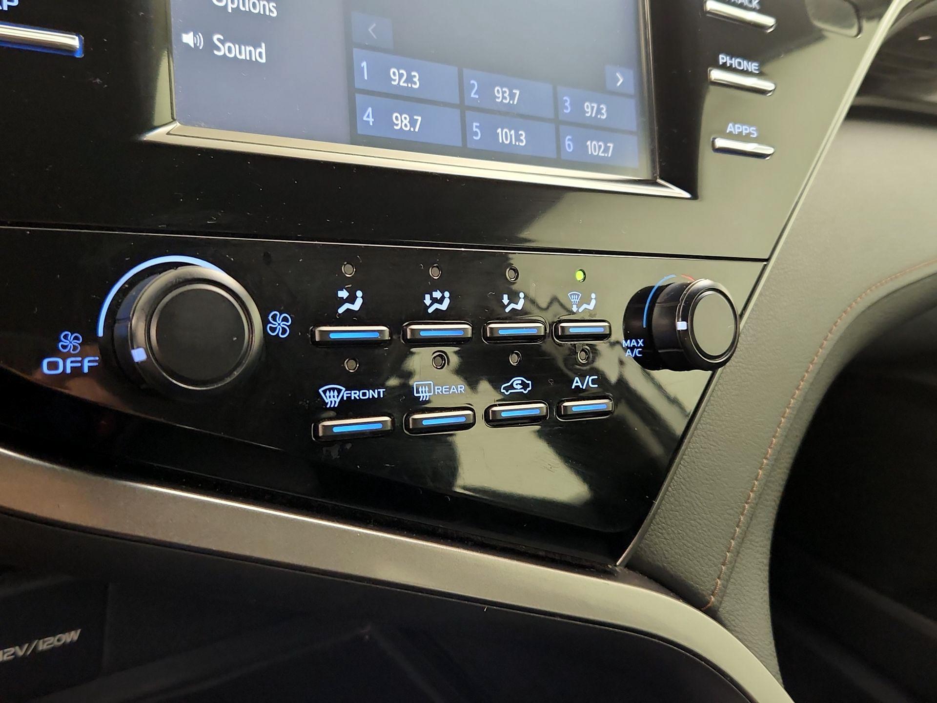 Thumbnail: 2019 Toyota Camry - 16