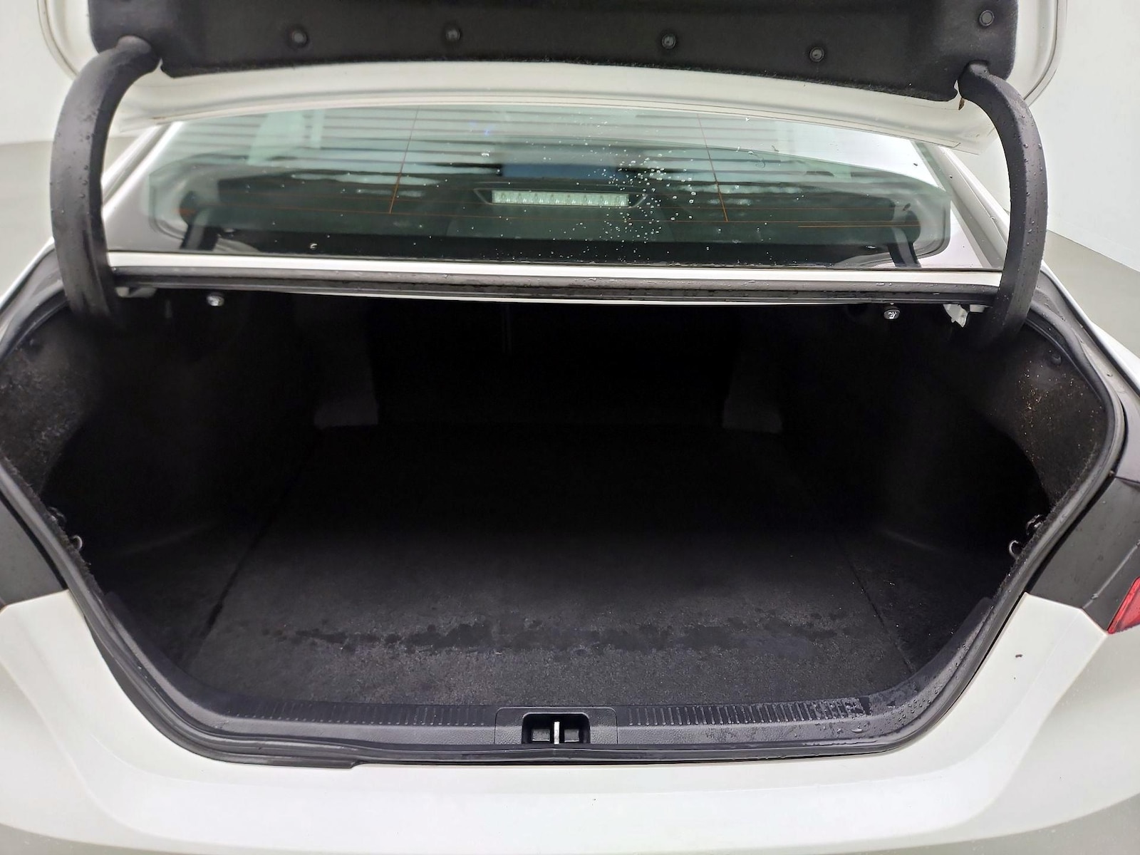 2019 Toyota Camry LE - Photo 21