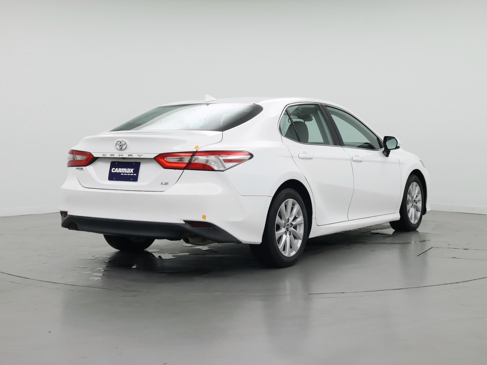 2019 Toyota Camry LE - Photo 9