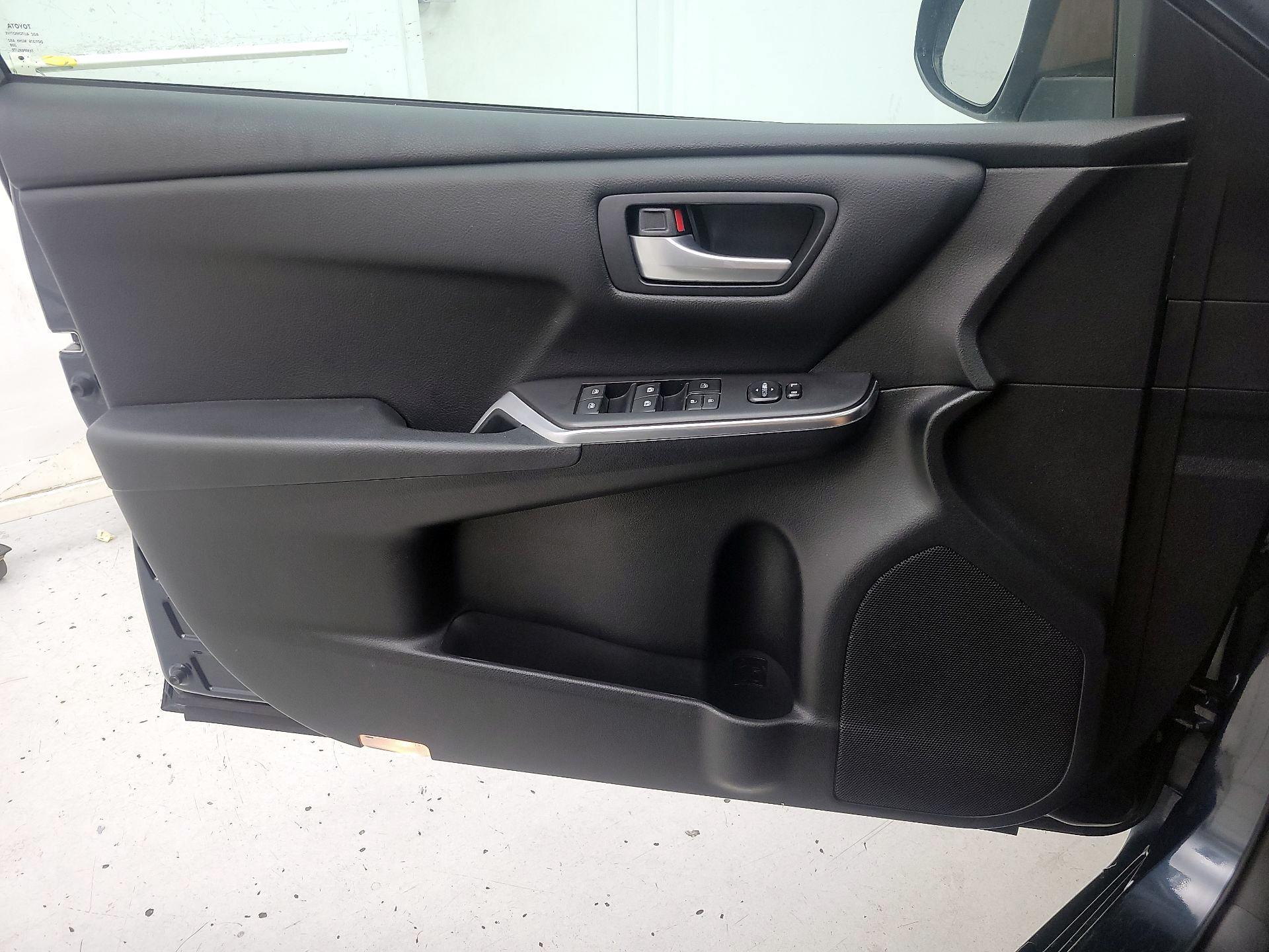 Thumbnail: 2016 Toyota Camry - 12