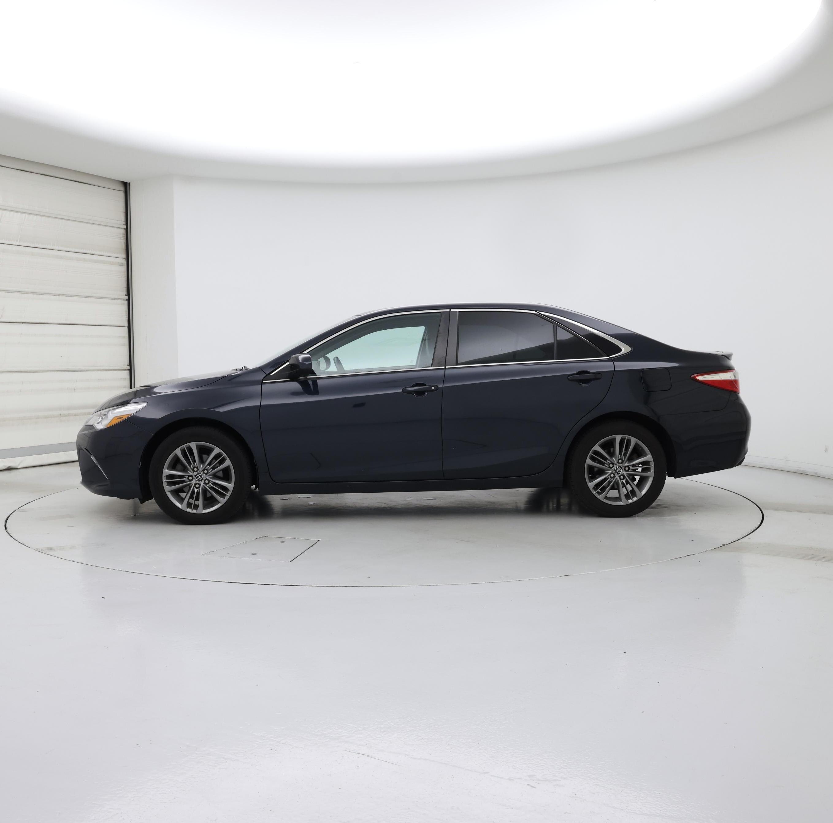Thumbnail: 2016 Toyota Camry - 3