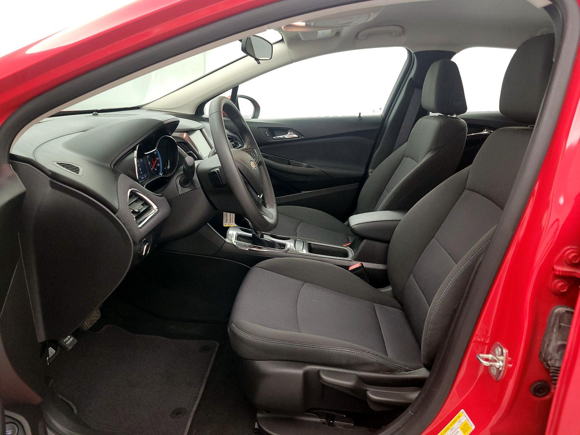 Thumbnail: 2017 Chevrolet Cruze - 11
