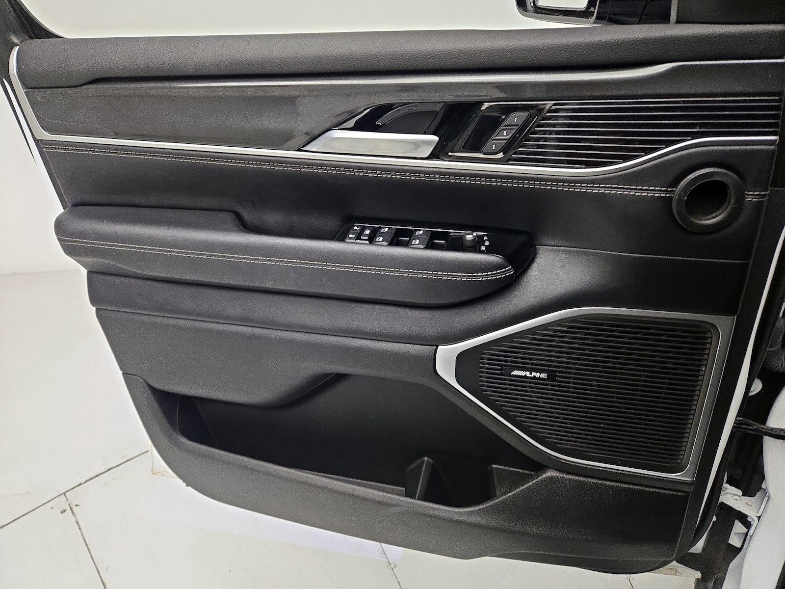 2022 Jeep Wagoneer Series I - Photo 13