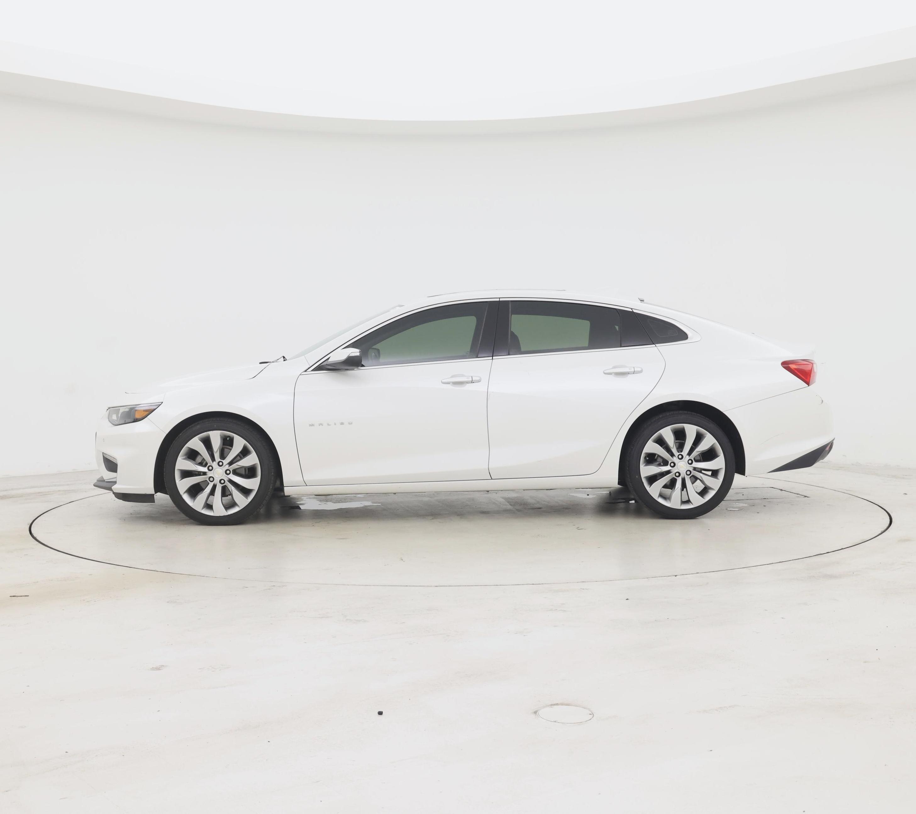 Thumbnail: 2018 Chevrolet Malibu - 3