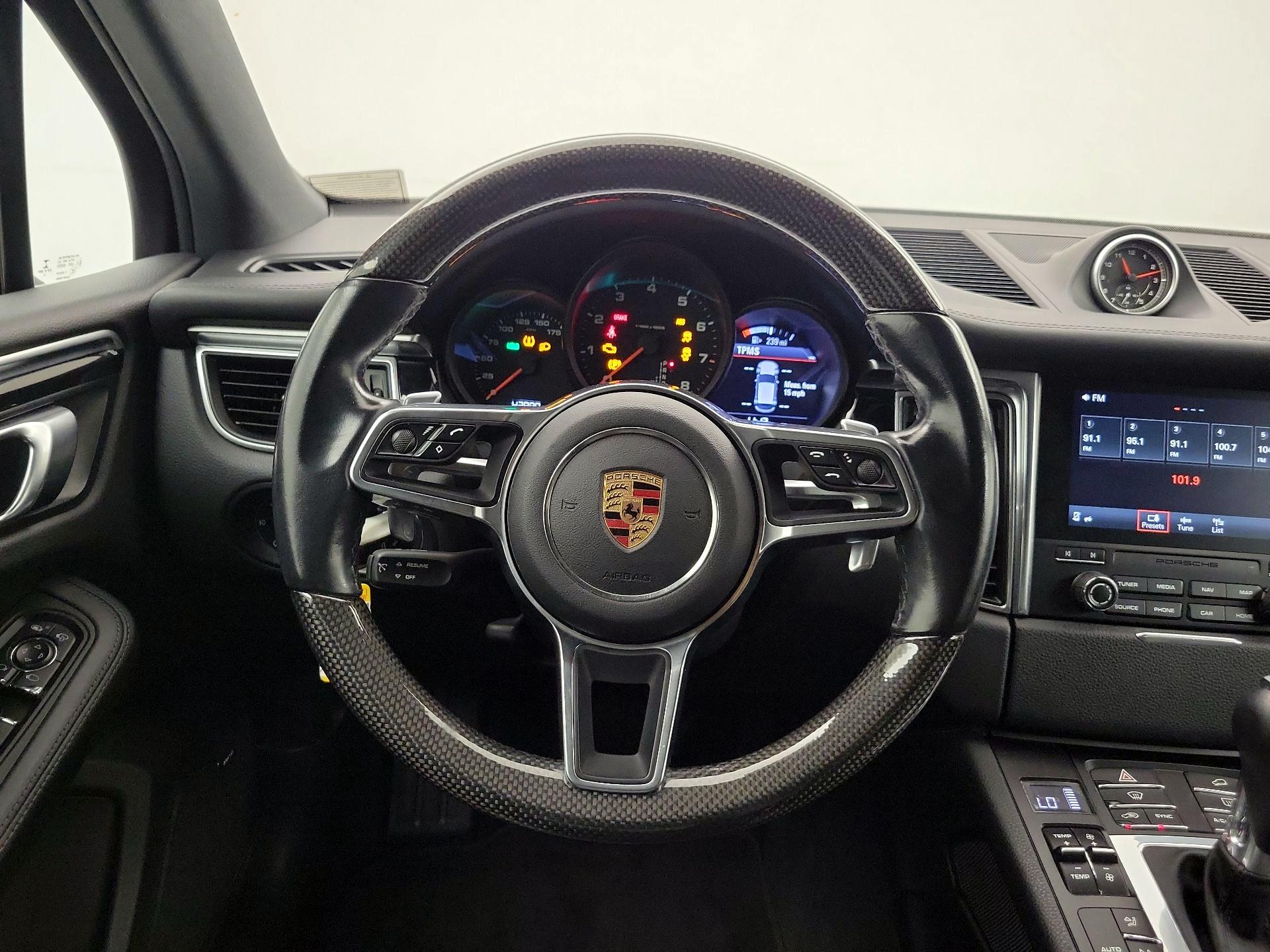 Thumbnail: 2017 Porsche Macan - 10