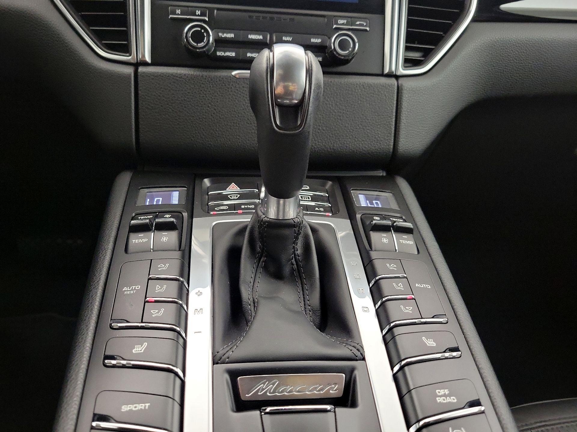 Thumbnail: 2017 Porsche Macan - 17