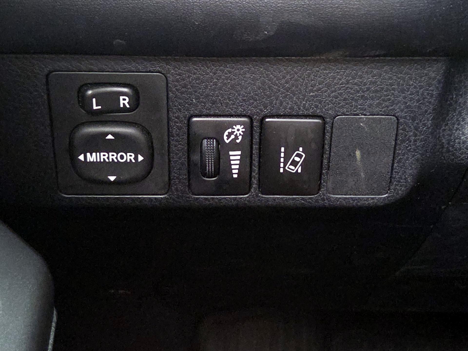 Thumbnail: 2017 Toyota RAV4 - 13