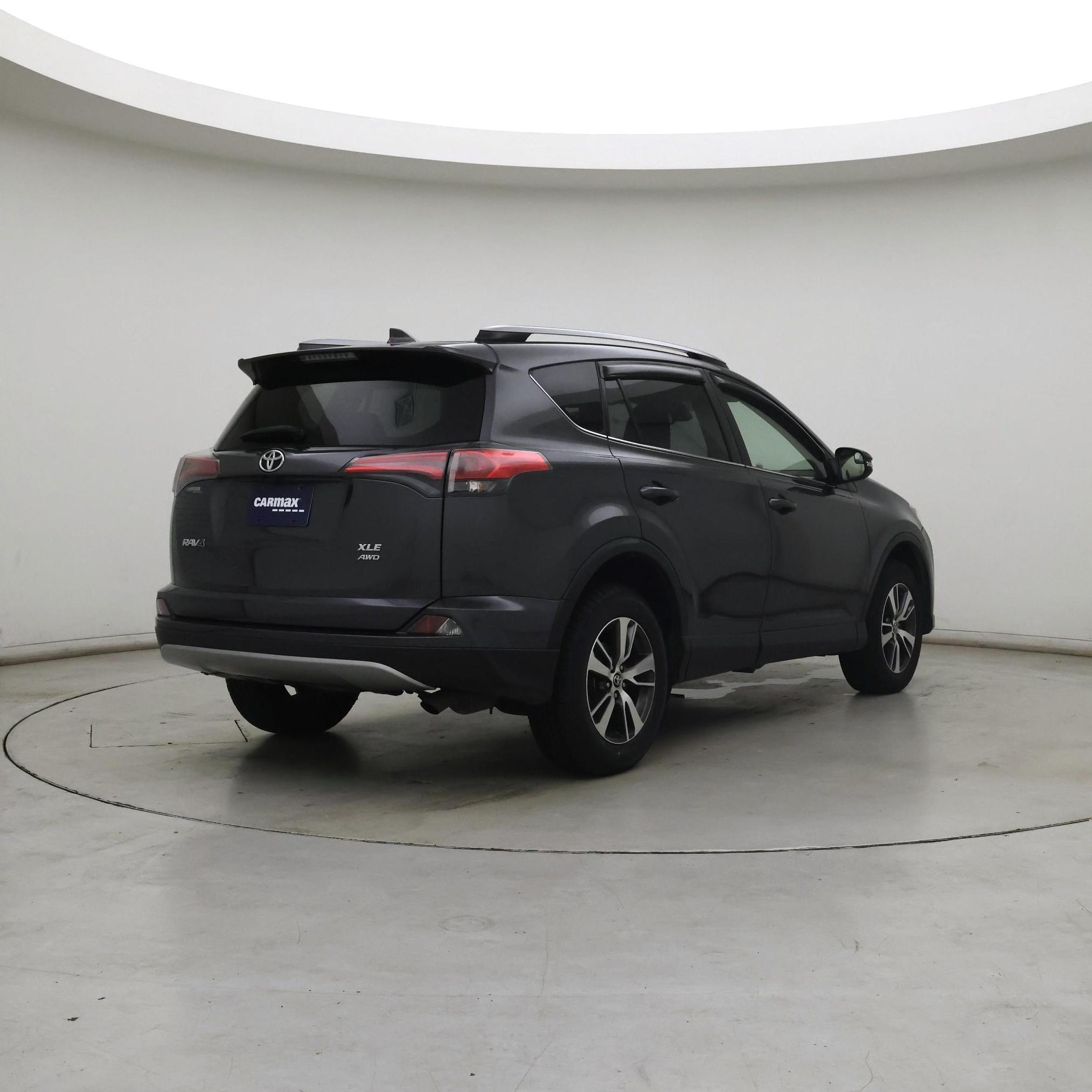 Thumbnail: 2017 Toyota RAV4 - 8