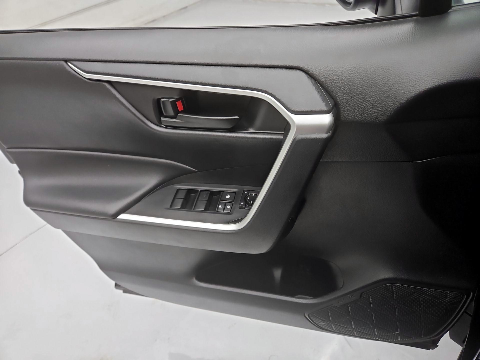 Thumbnail: 2023 Toyota RAV4 - 12