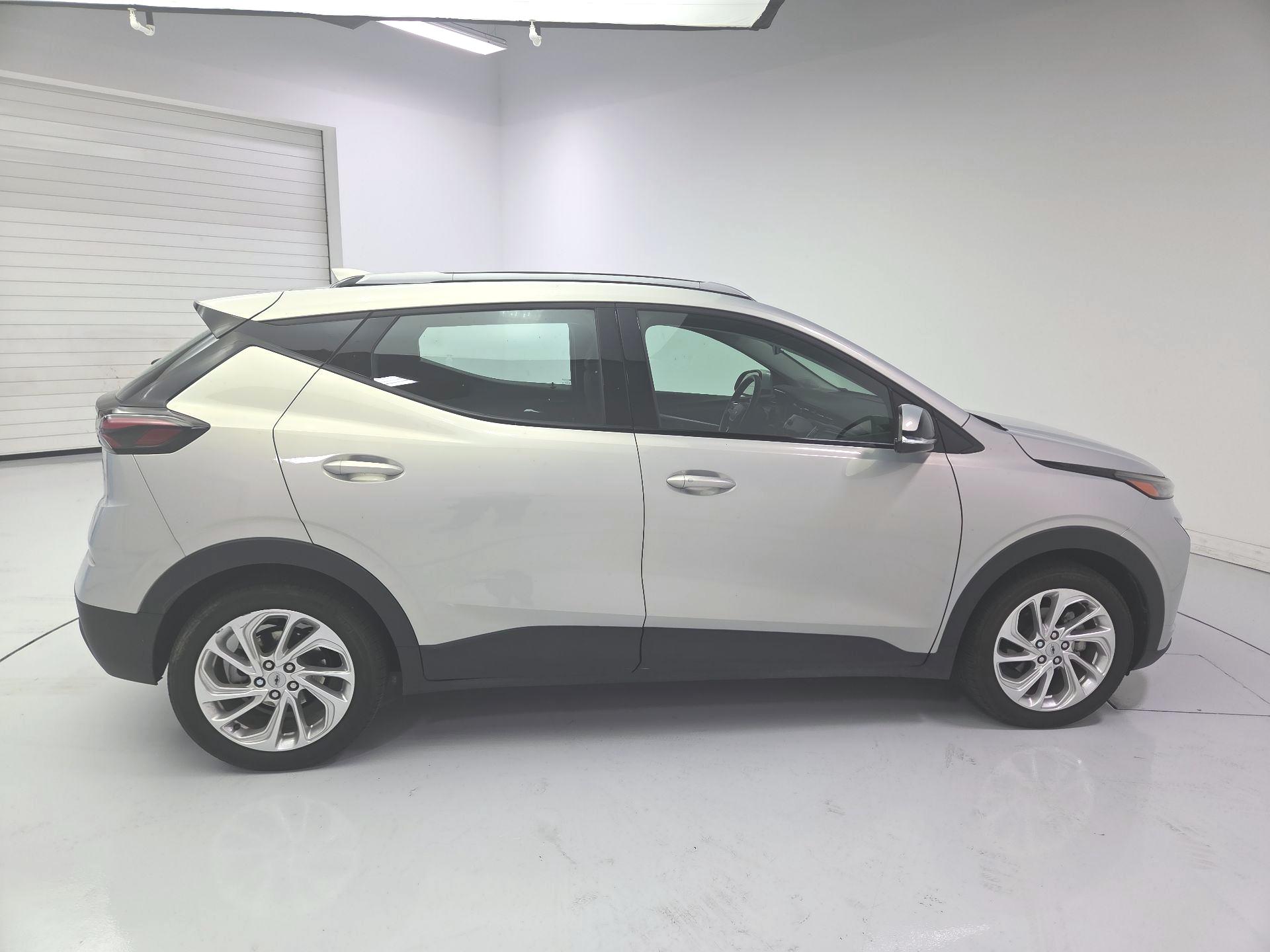 Thumbnail: 2023 Chevrolet Bolt EUV - 4