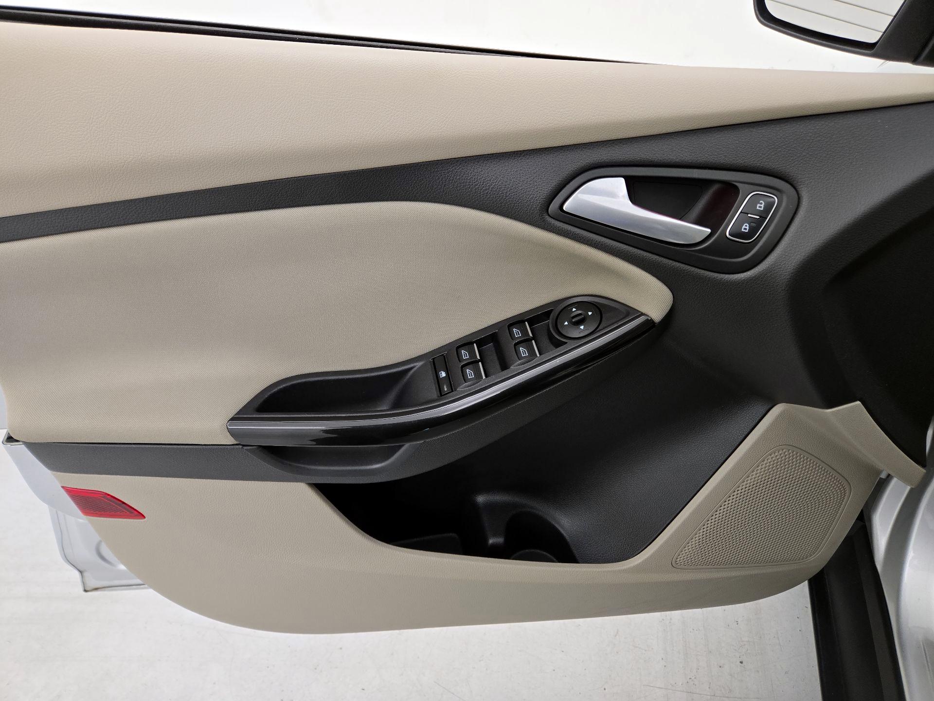 Thumbnail: 2017 Ford Focus - 12