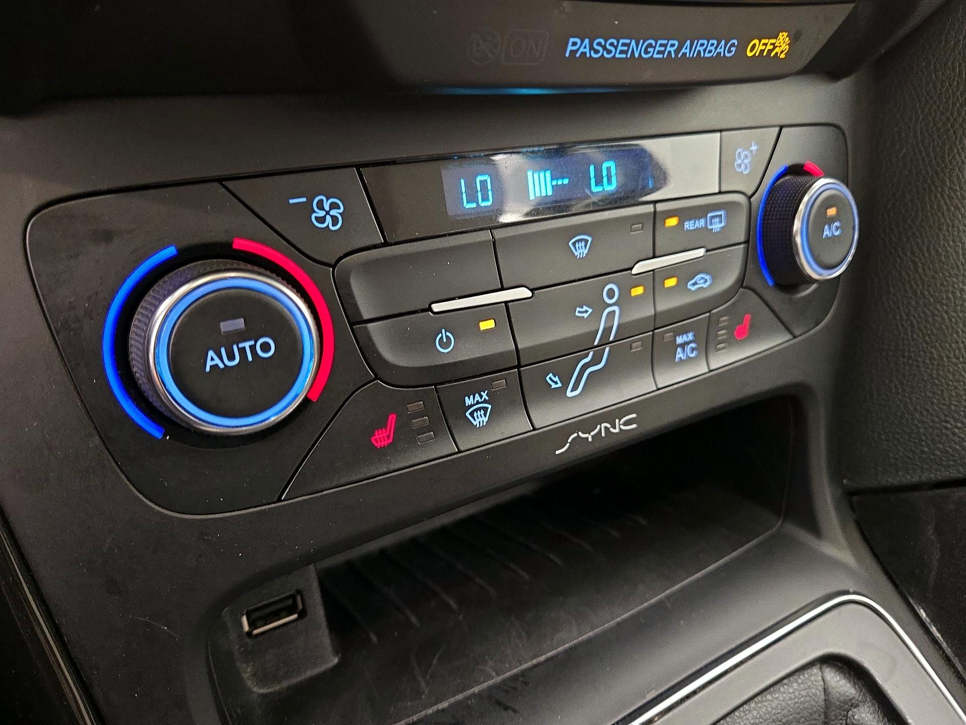 Thumbnail: 2017 Ford Focus - 17