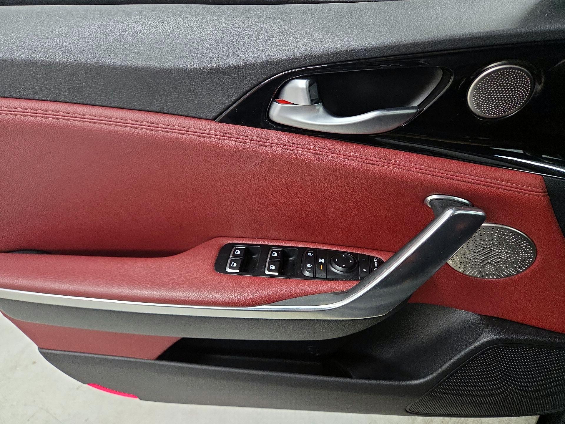 Thumbnail: 2022 Kia Stinger - 12