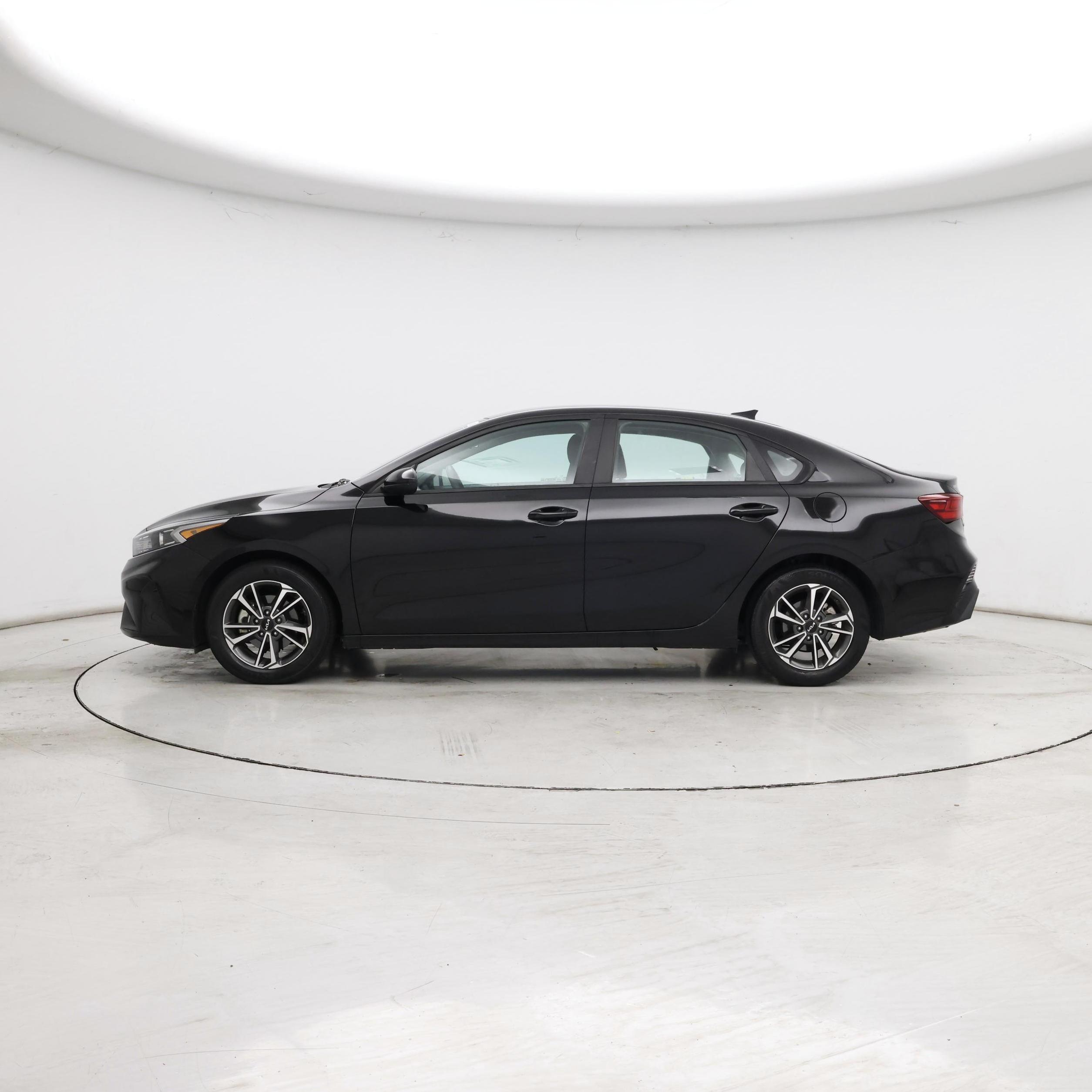 Thumbnail: 2023 Kia Forte - 3