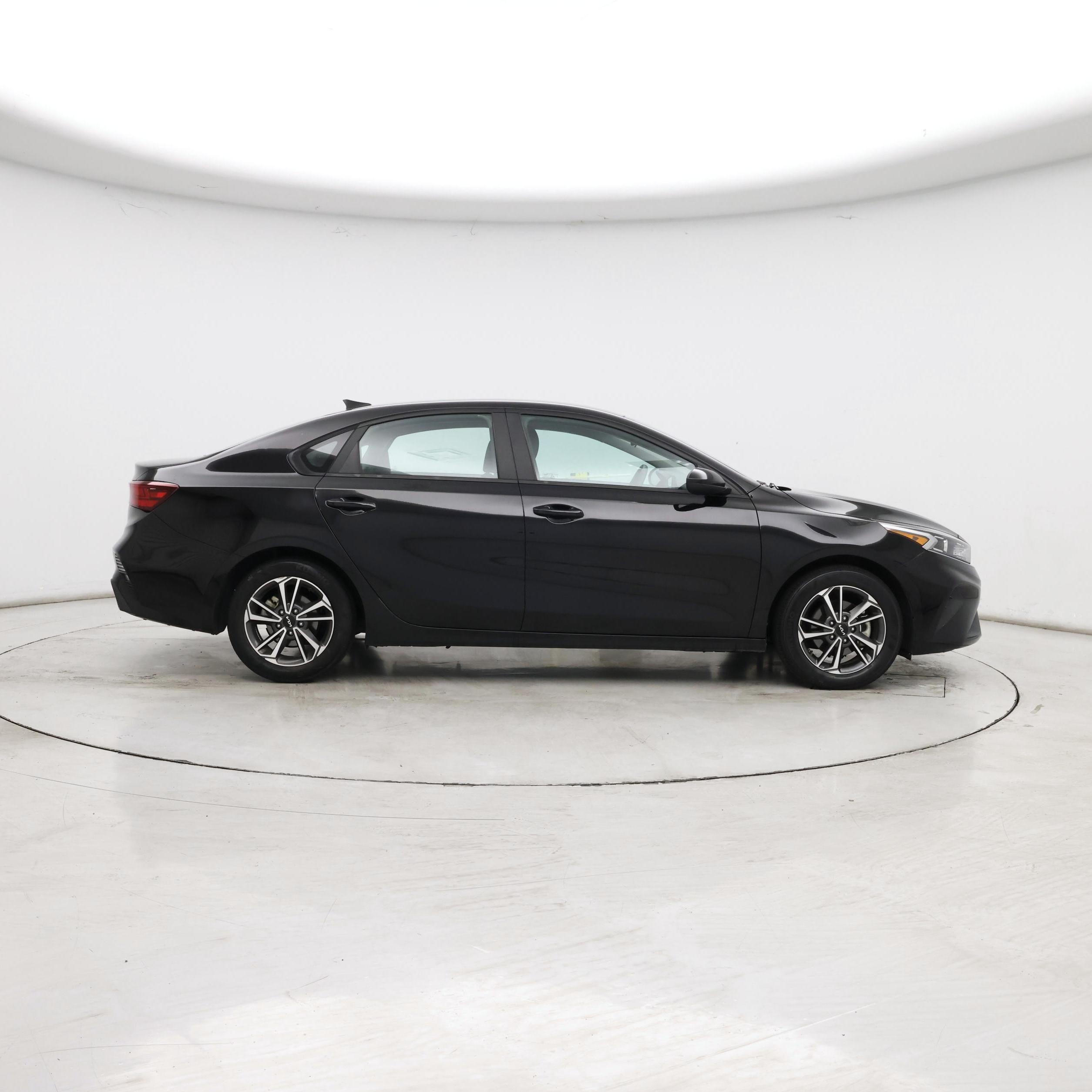 Thumbnail: 2023 Kia Forte - 7
