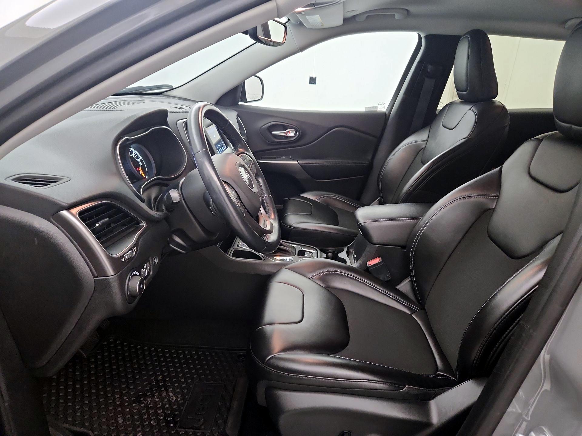 Thumbnail: 2020 Jeep Cherokee - 11