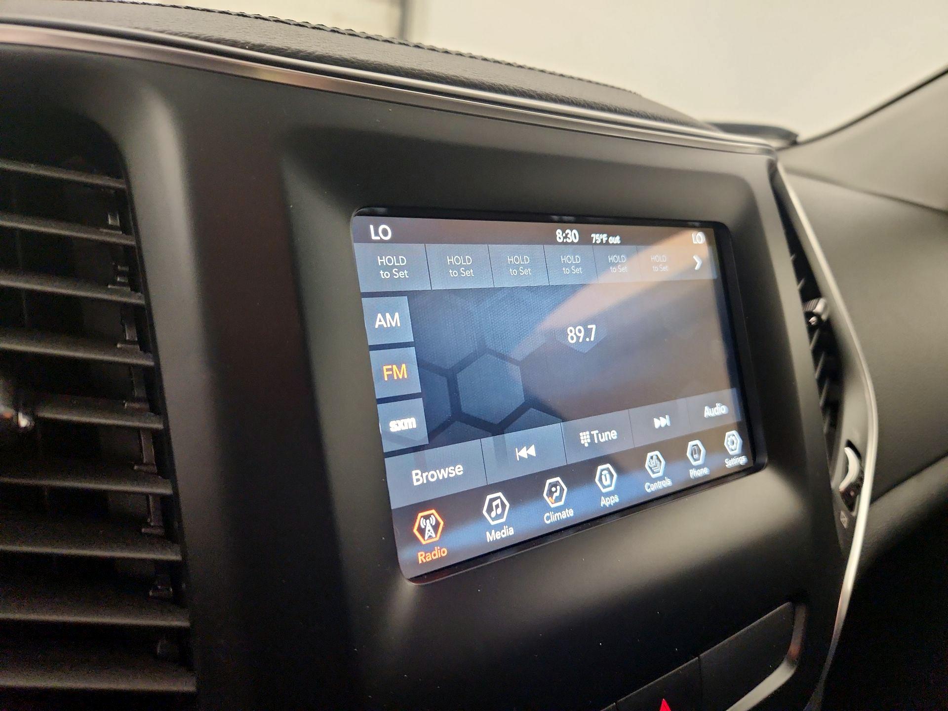 Thumbnail: 2020 Jeep Cherokee - 15