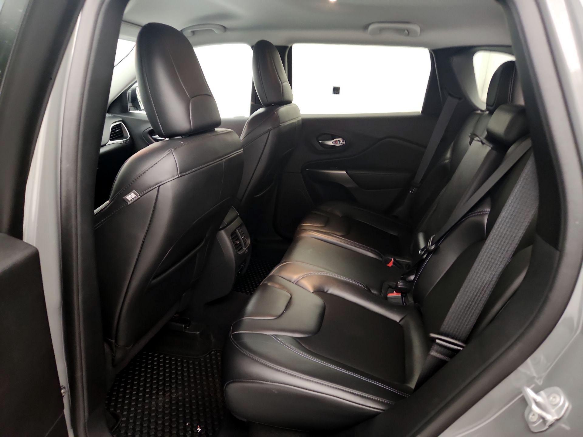 Thumbnail: 2020 Jeep Cherokee - 19