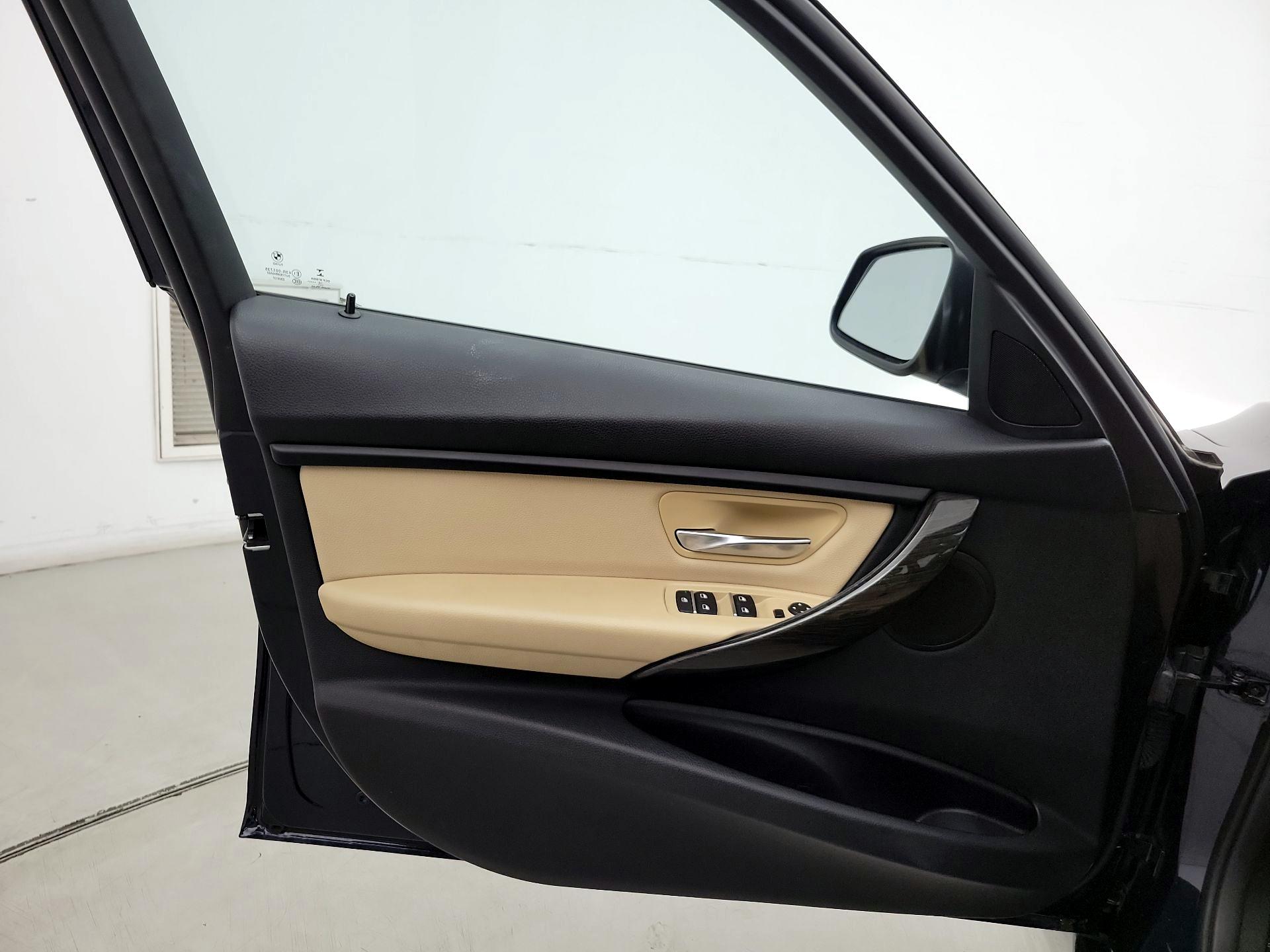 Thumbnail: 2017 BMW 3 Series - 12