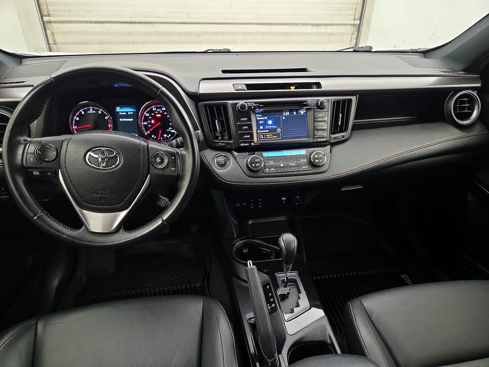 2016 Toyota RAV4 SE - Photo 10