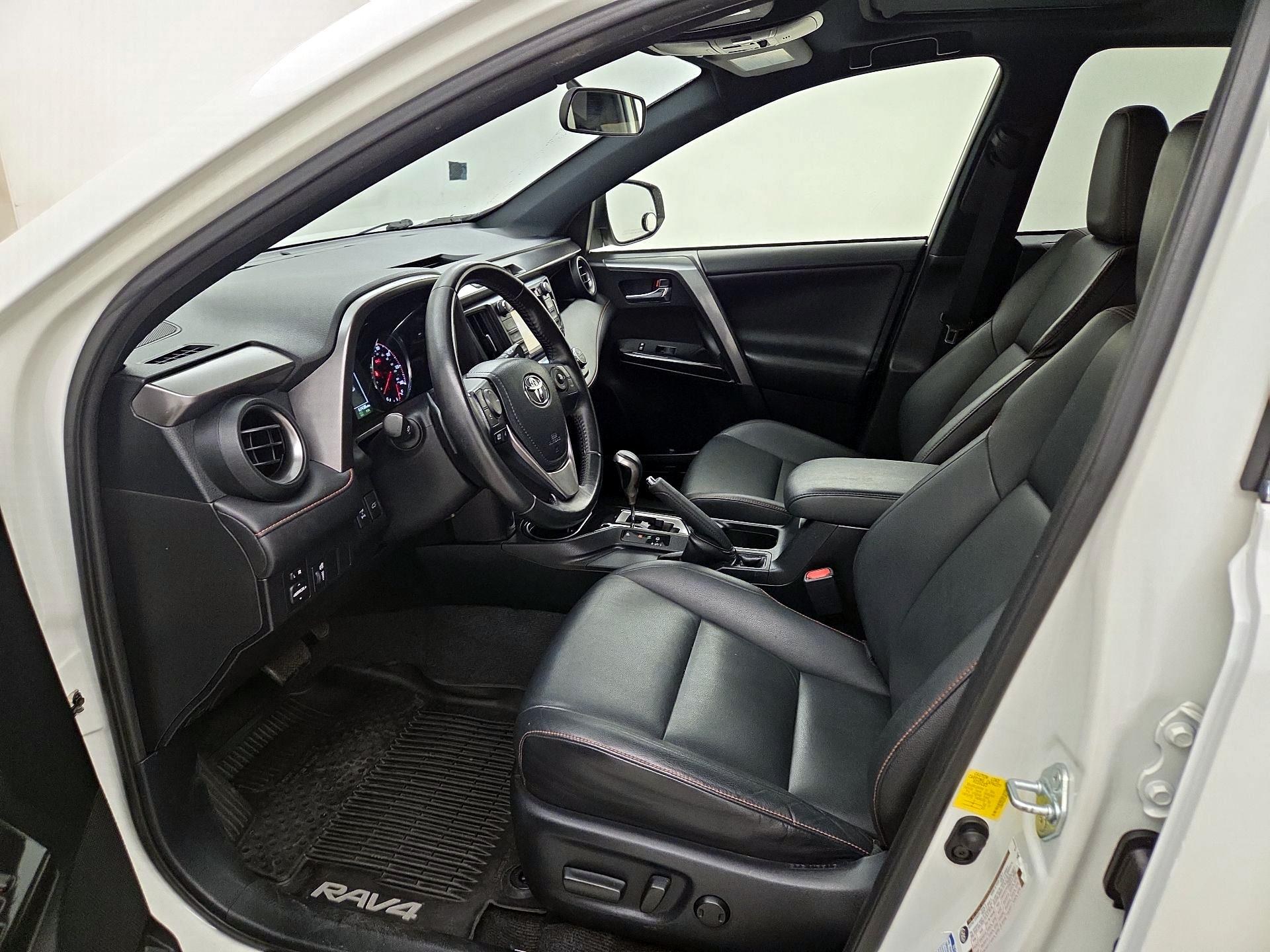 Thumbnail: 2016 Toyota RAV4 - 11