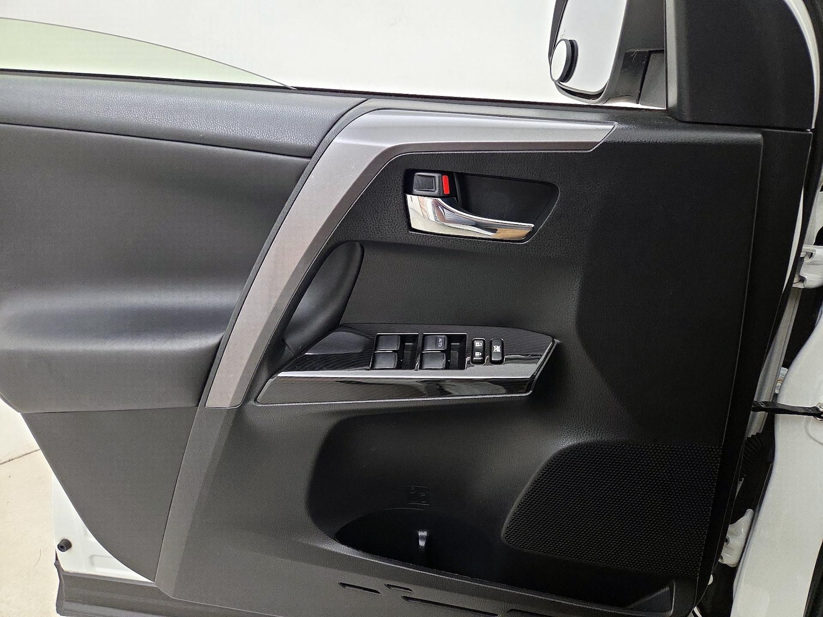 2016 Toyota RAV4 SE - Photo 13