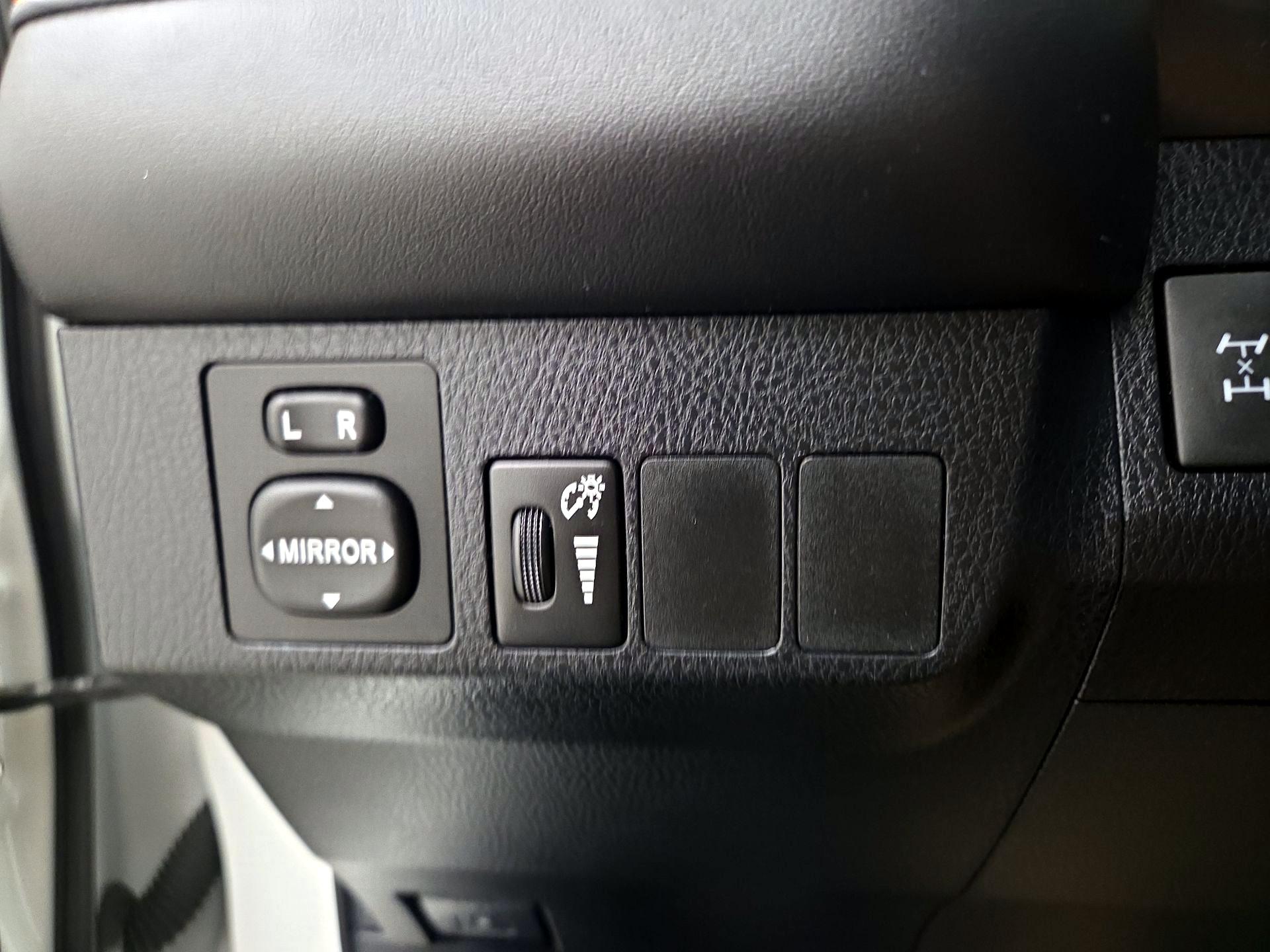 Thumbnail: 2016 Toyota RAV4 - 13