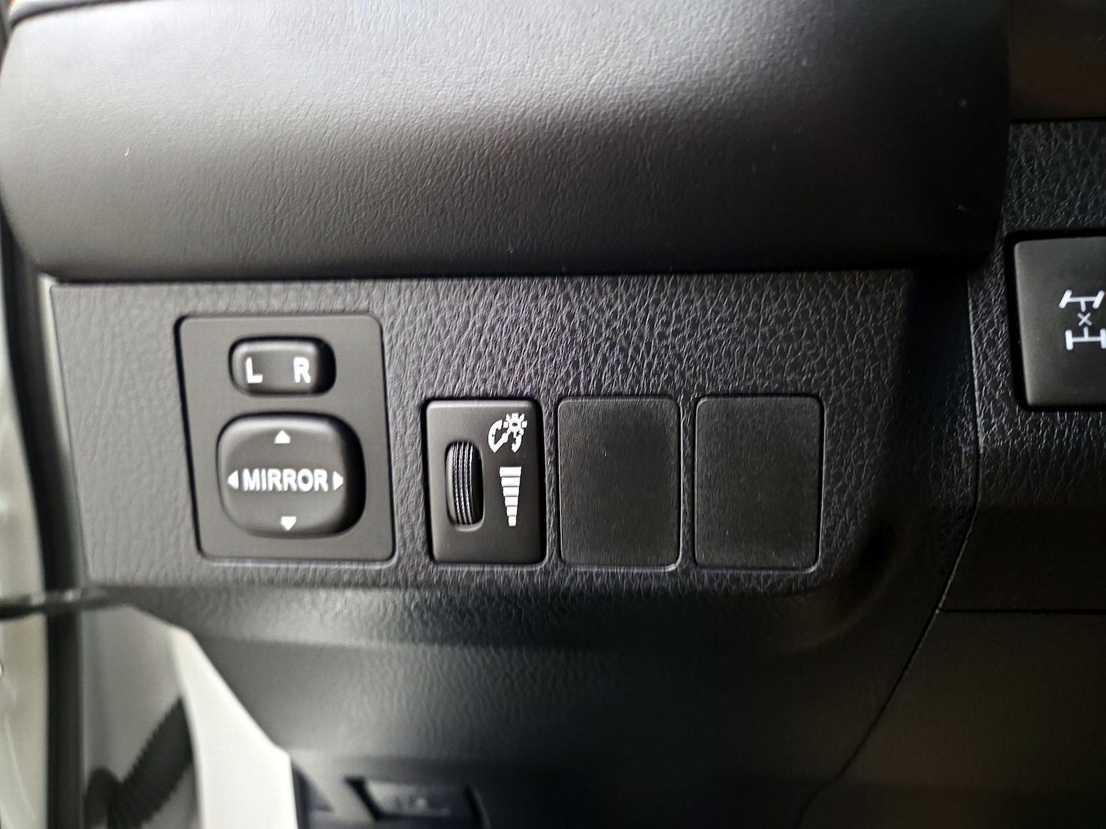 2016 Toyota RAV4 SE - Photo 14