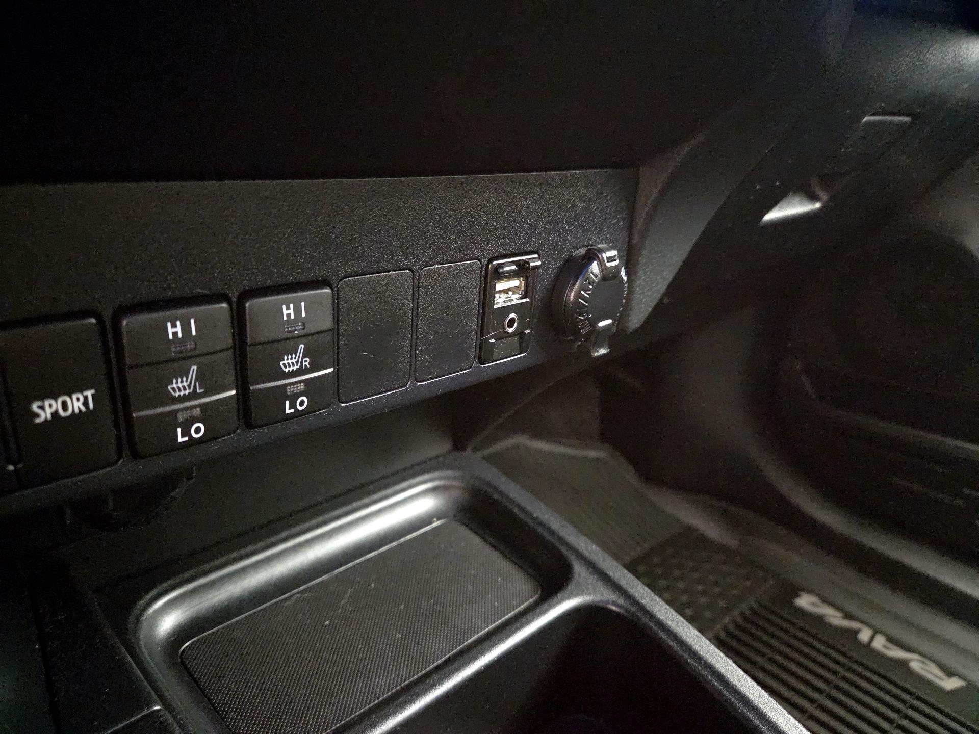 Thumbnail: 2016 Toyota RAV4 - 18