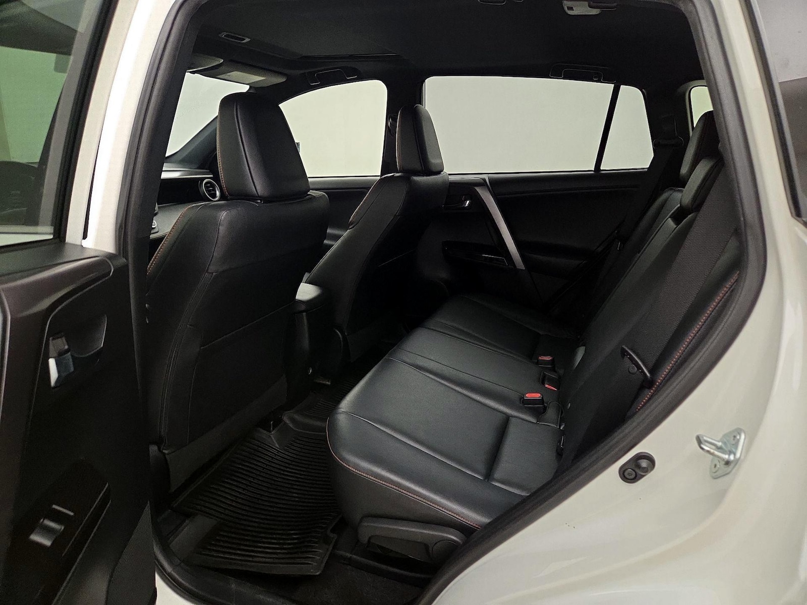 2016 Toyota RAV4 SE - Photo 21