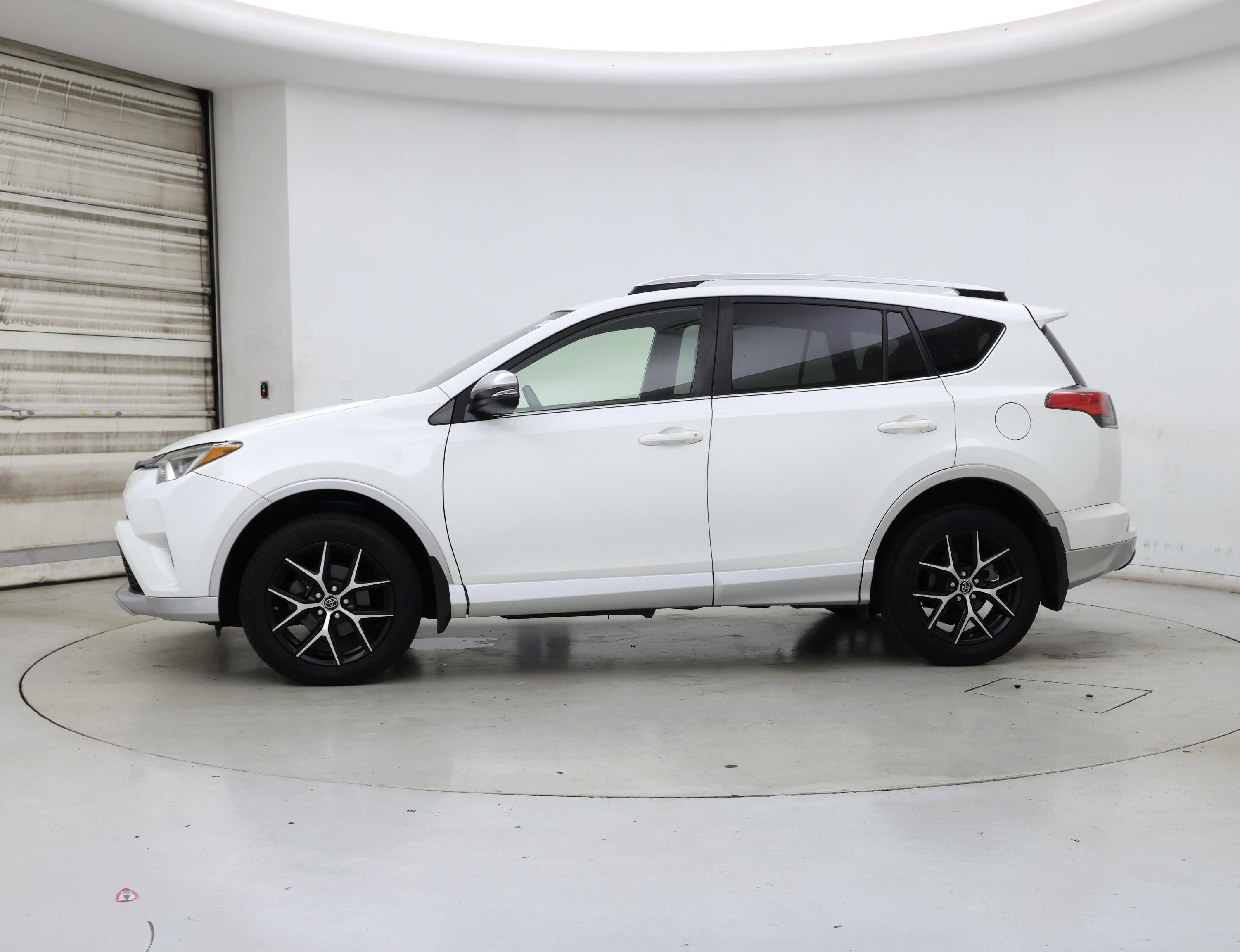 Thumbnail: 2016 Toyota RAV4 - 3