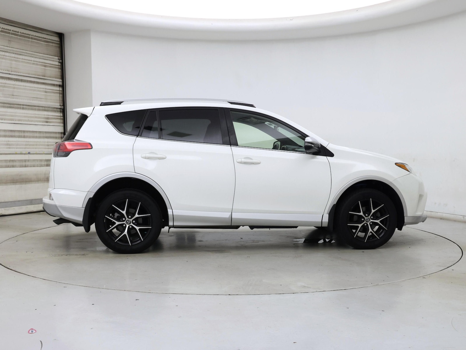 2016 Toyota RAV4 SE - Photo 8