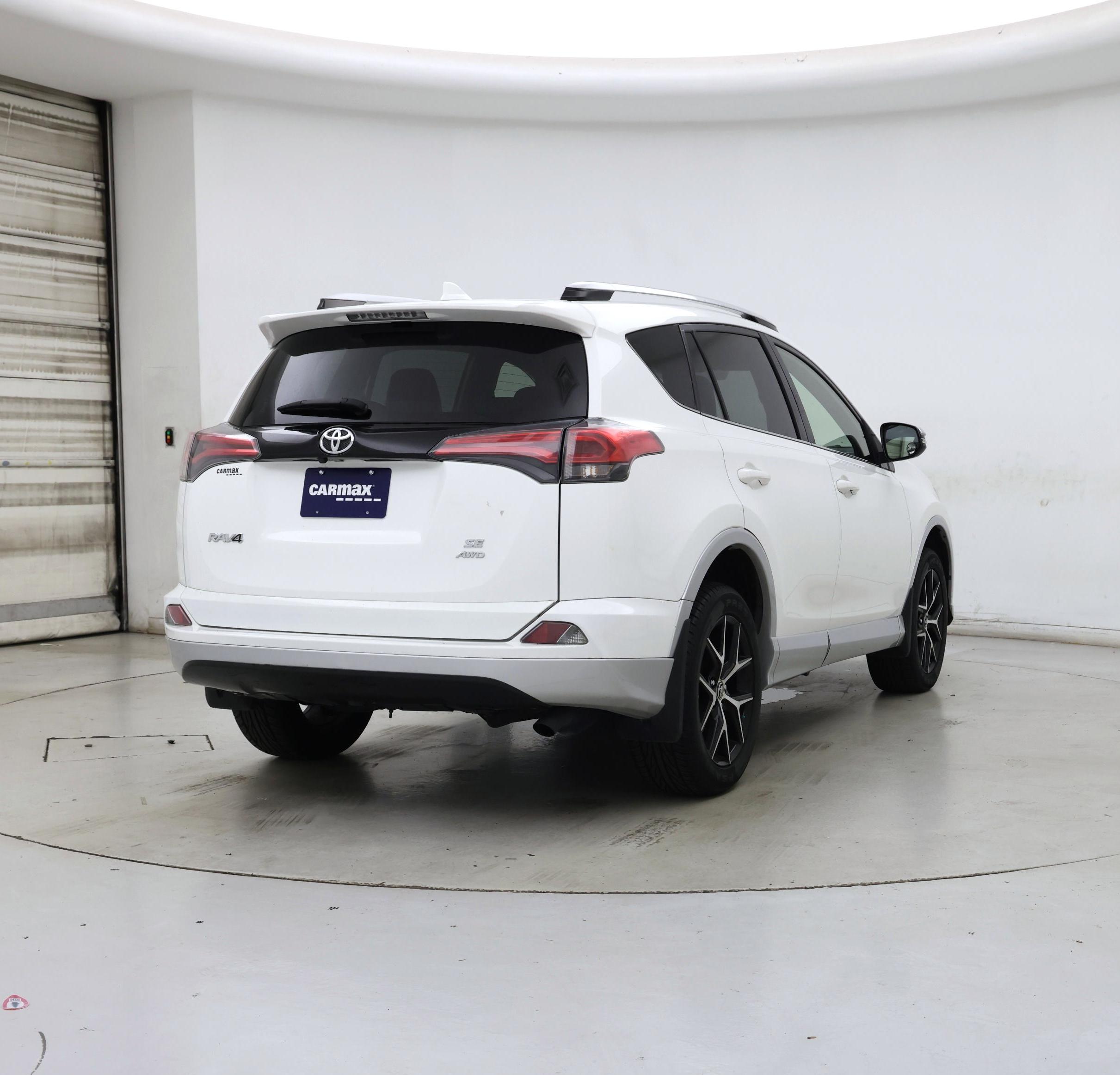 Thumbnail: 2016 Toyota RAV4 - 8