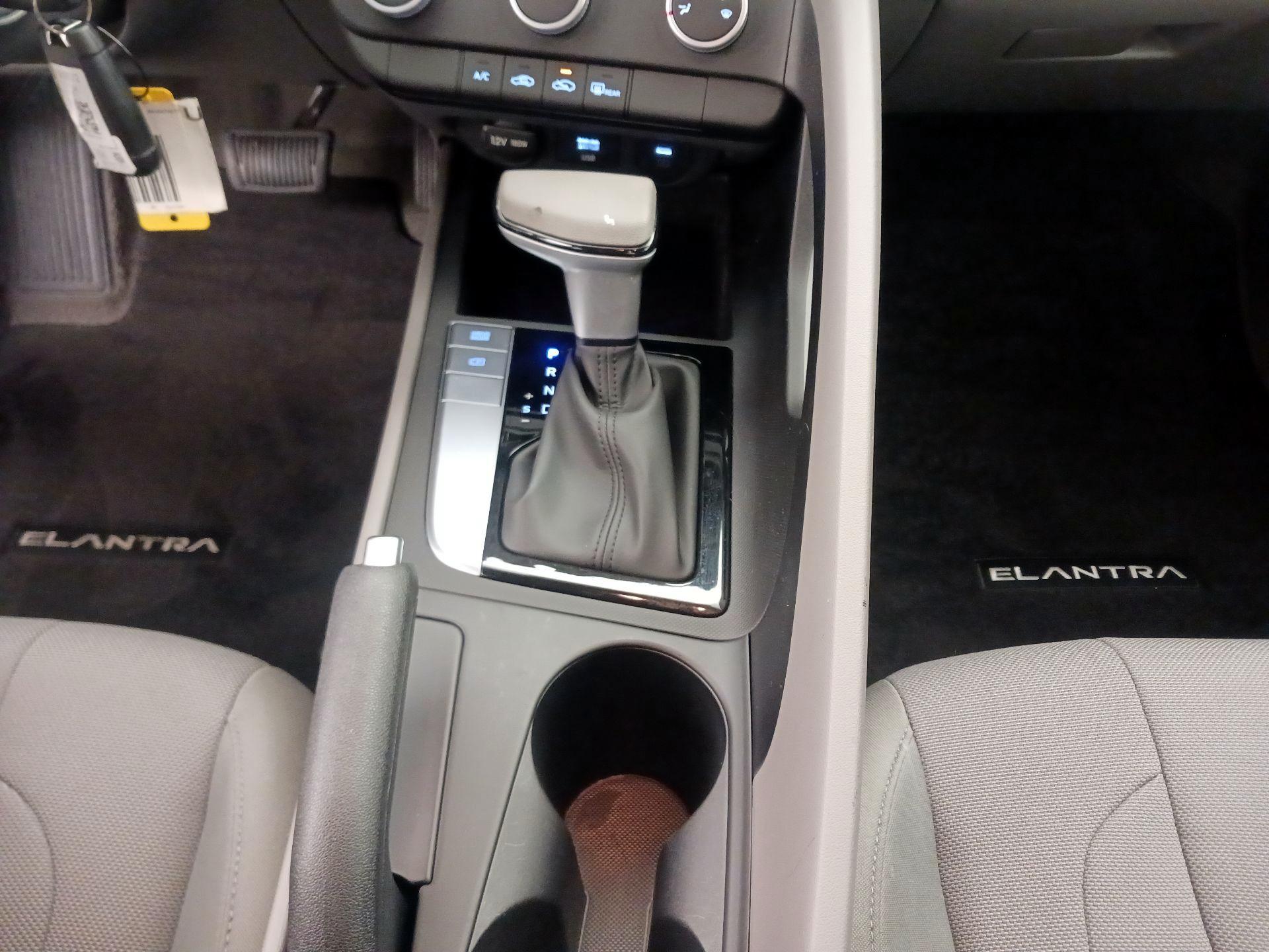 Thumbnail: 2025 Hyundai Elantra - 17