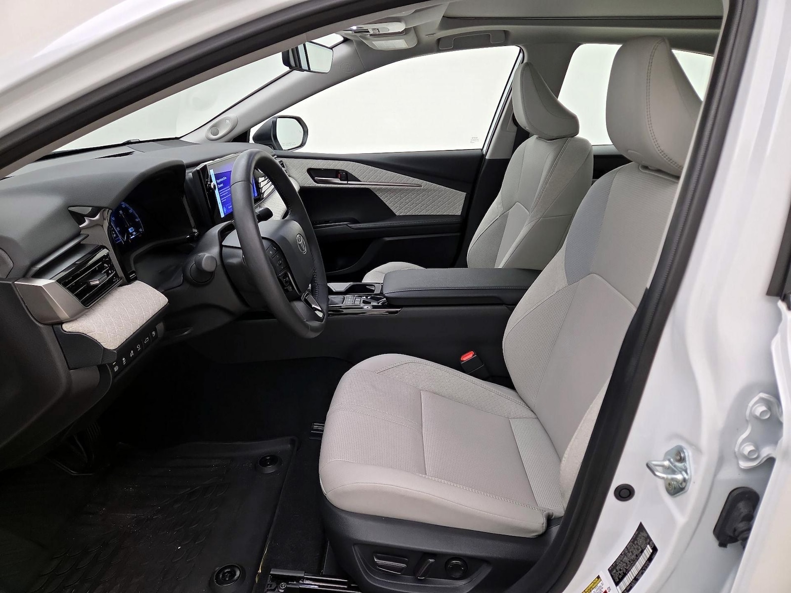 2025 Toyota Camry XLE - Photo 12