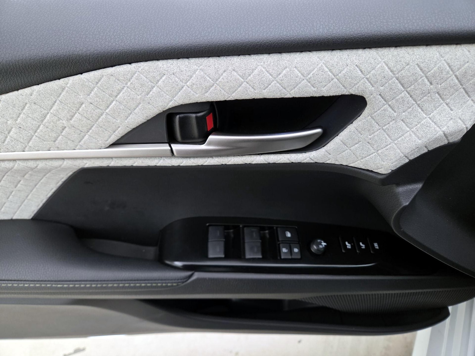 2025 Toyota Camry XLE - Photo 13