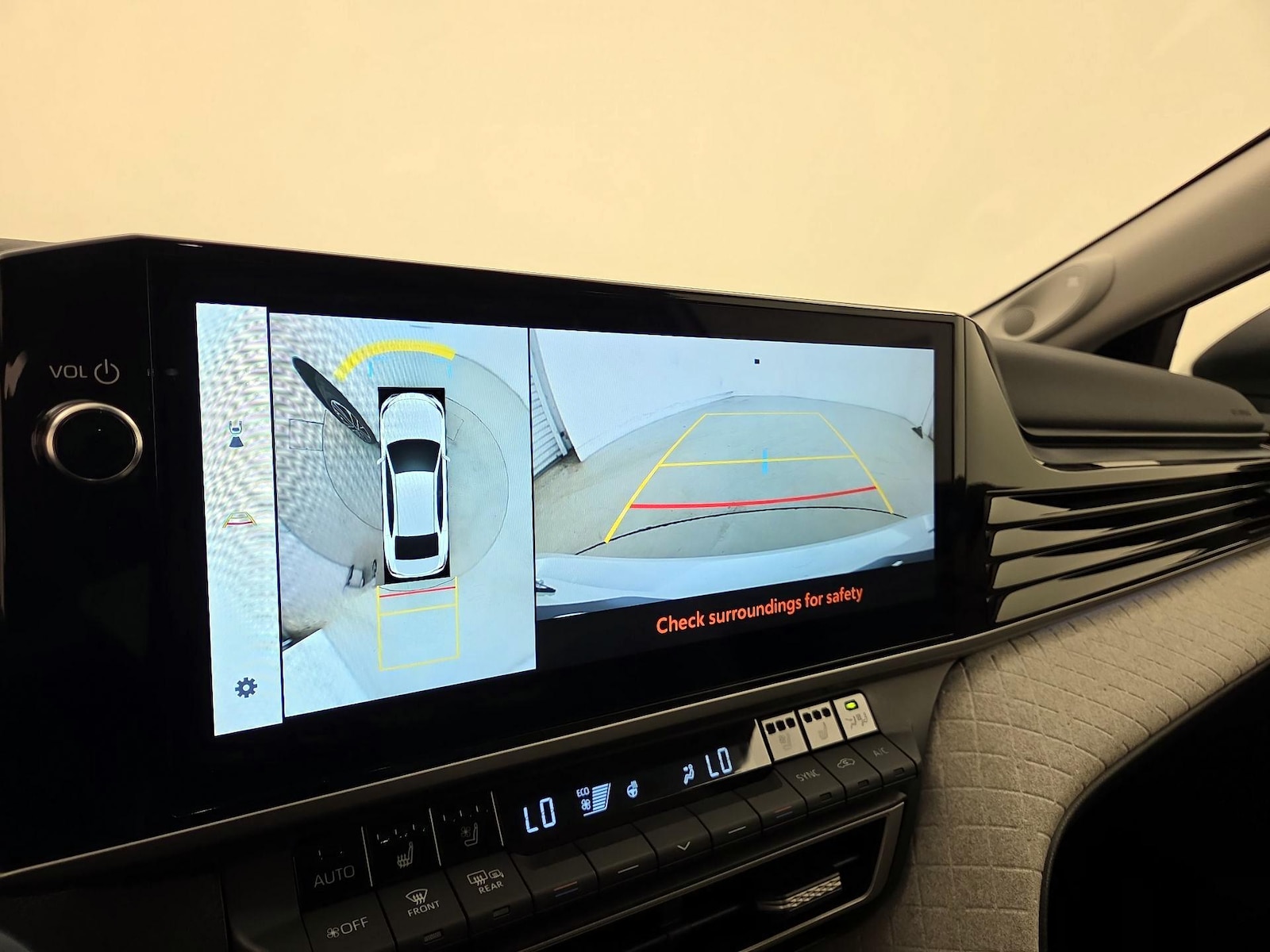 2025 Toyota Camry XLE - Photo 15