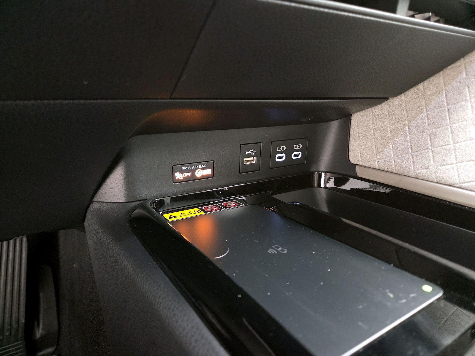 2025 Toyota Camry XLE - Photo 19