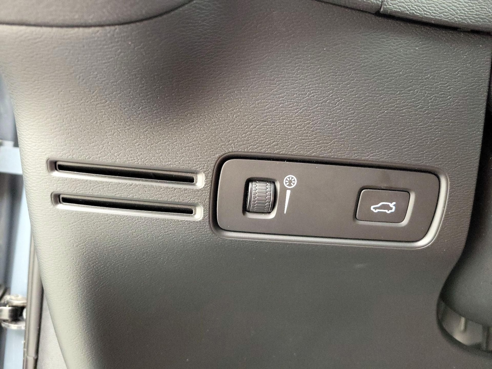 2020 Volvo XC40 Momentum - Photo 14