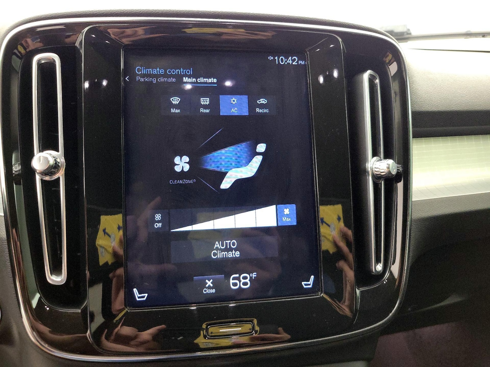 2020 Volvo XC40 Momentum - Photo 17