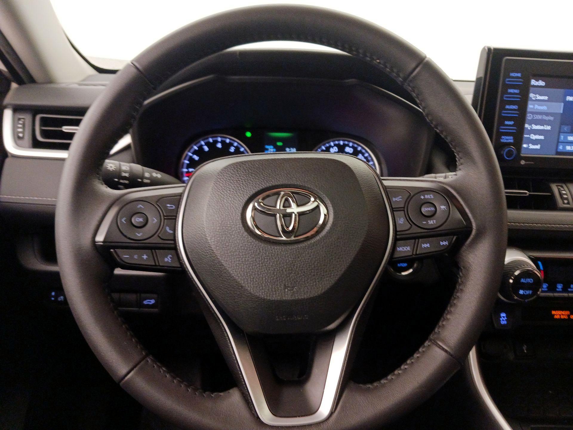 Thumbnail: 2022 Toyota RAV4 - 10