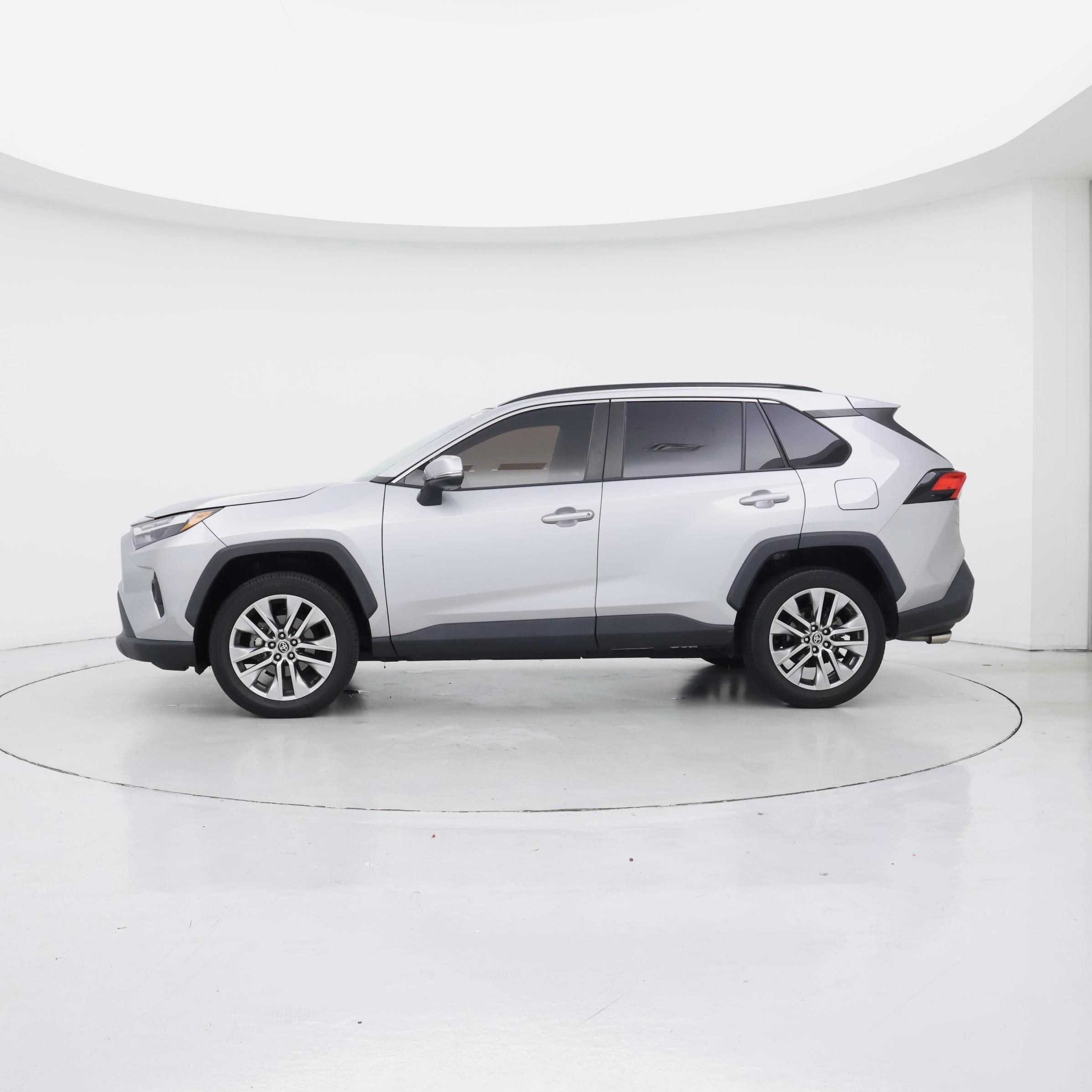 Thumbnail: 2022 Toyota RAV4 - 3