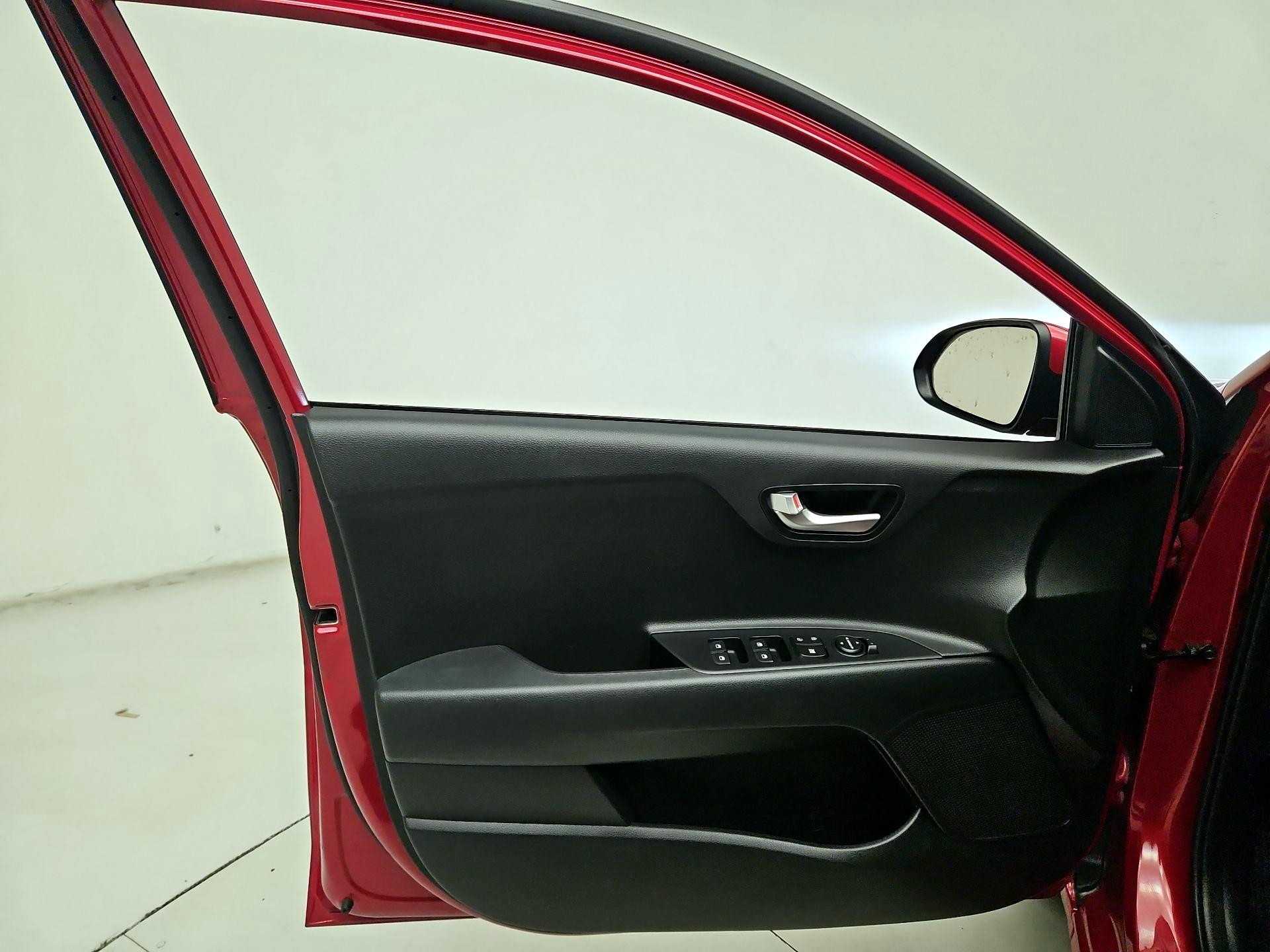Thumbnail: 2021 Kia Rio - 12