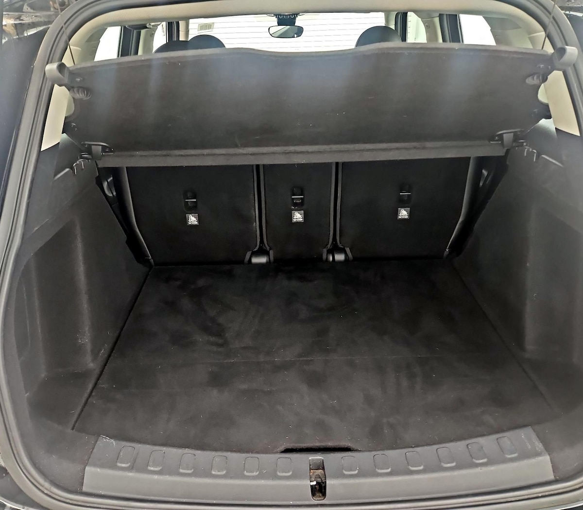 Trunk/Cargo (Seats Up)