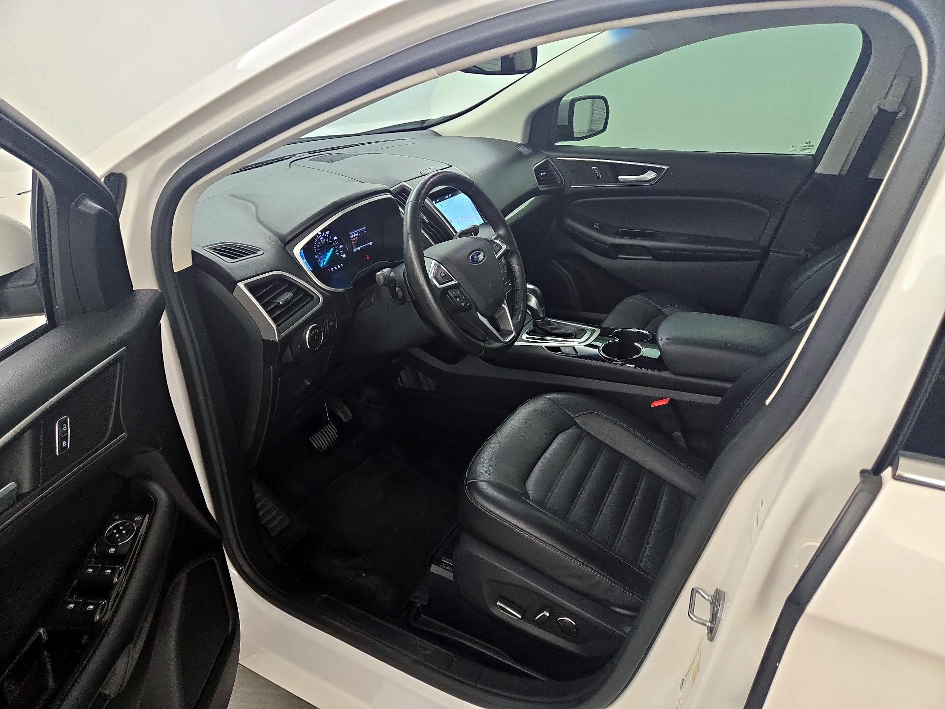 Thumbnail: 2016 Ford Edge - 11