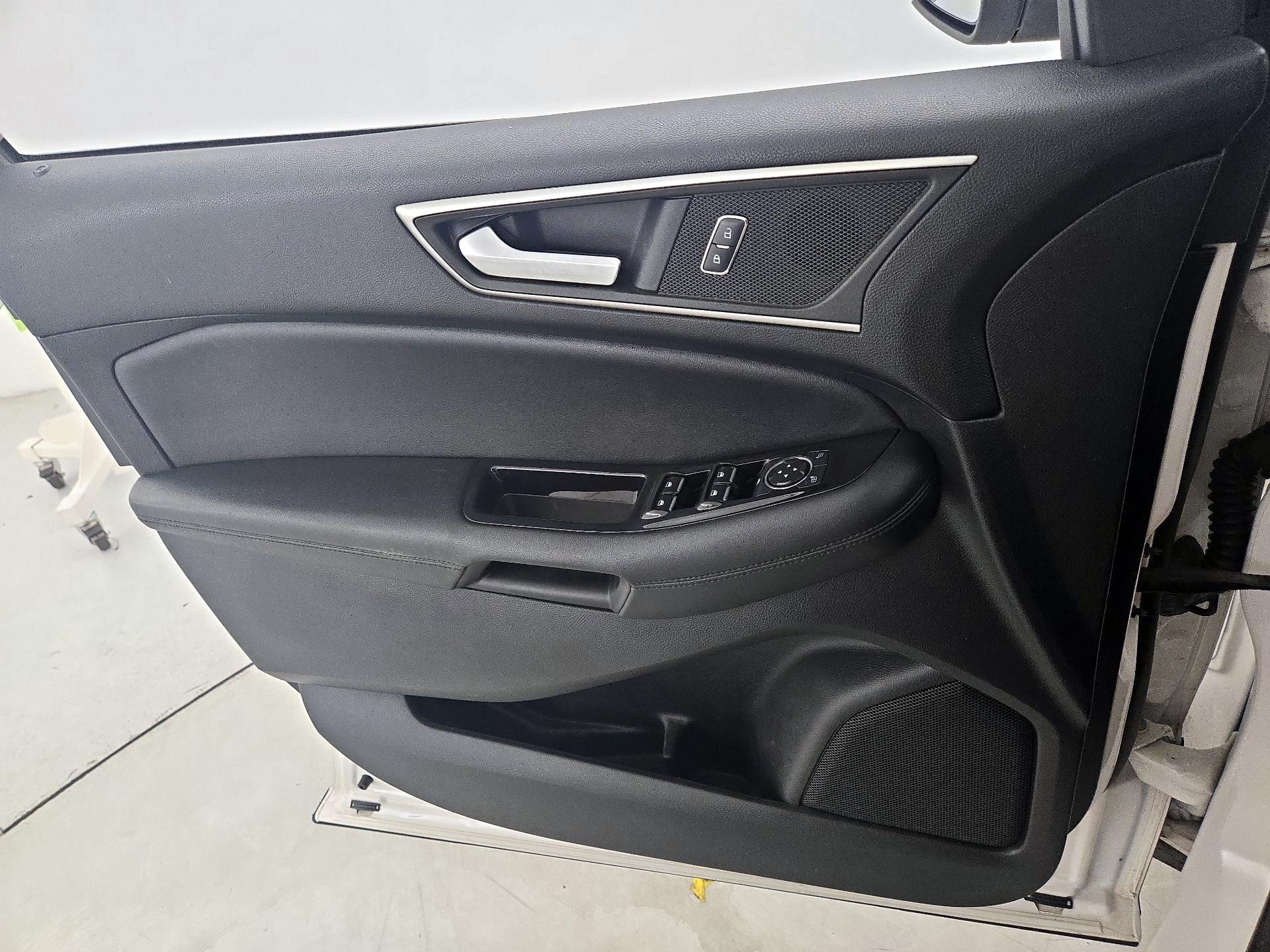 Thumbnail: 2016 Ford Edge - 12