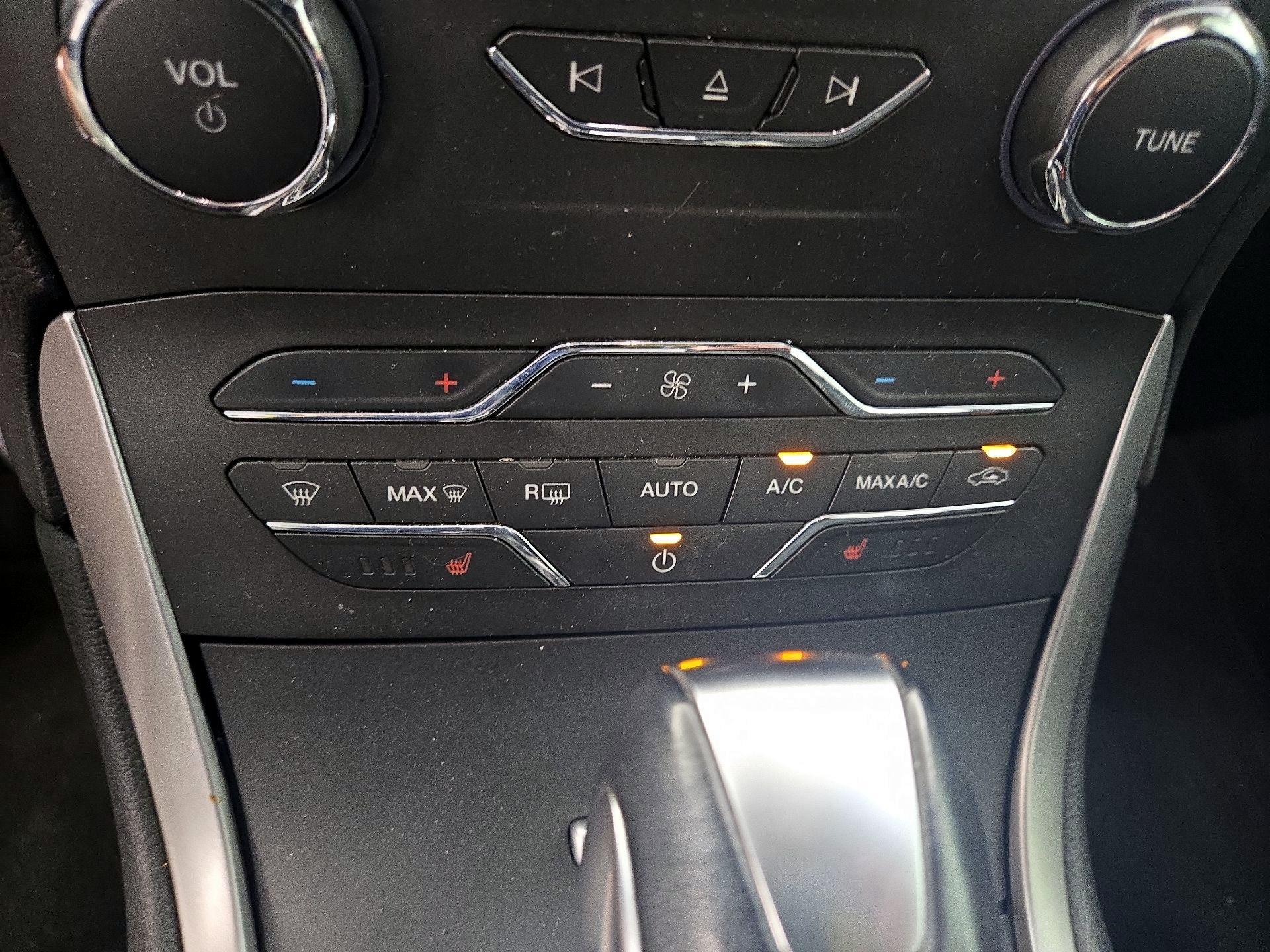 Thumbnail: 2016 Ford Edge - 17