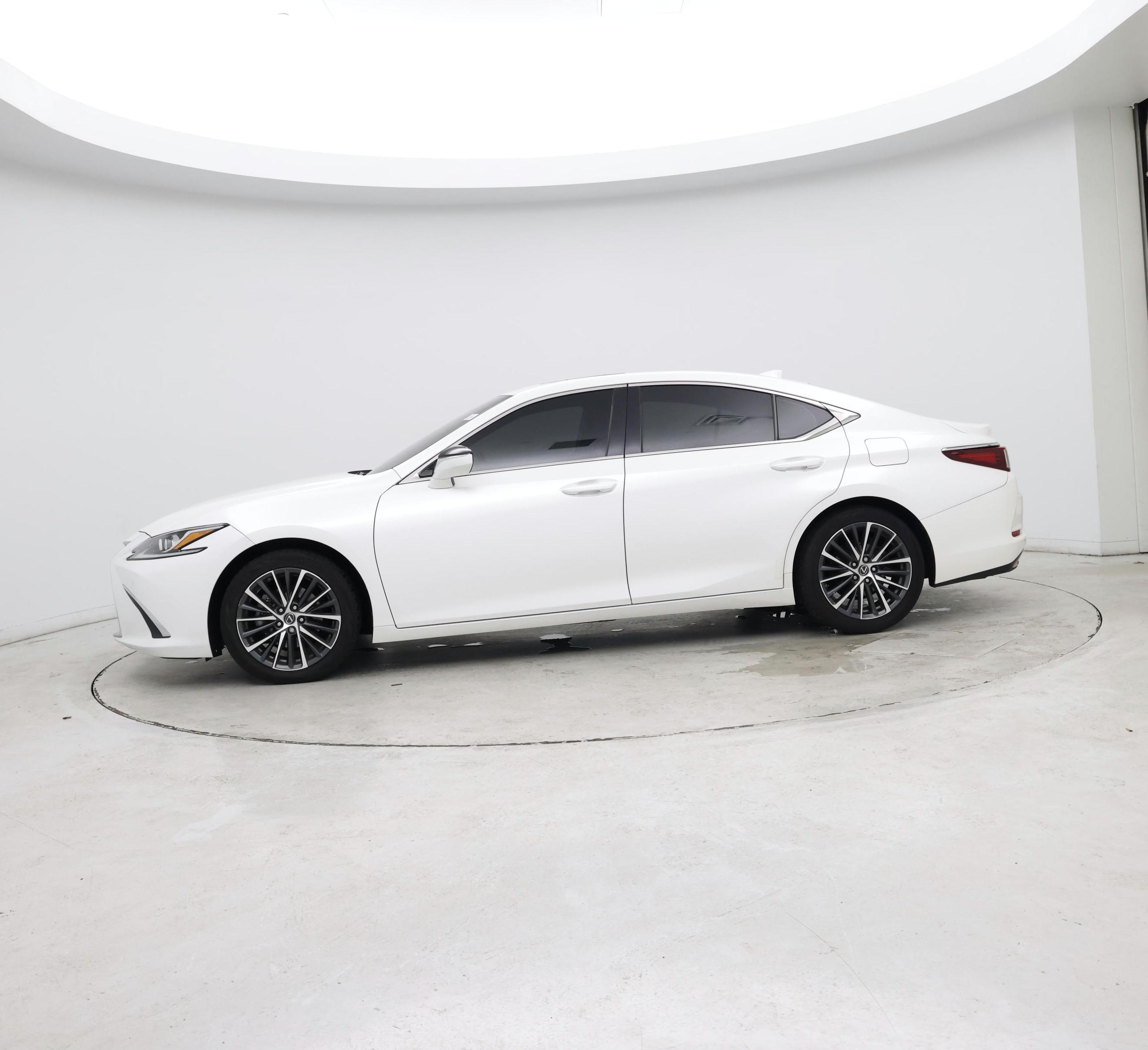 Thumbnail: 2022 Lexus ES - 2