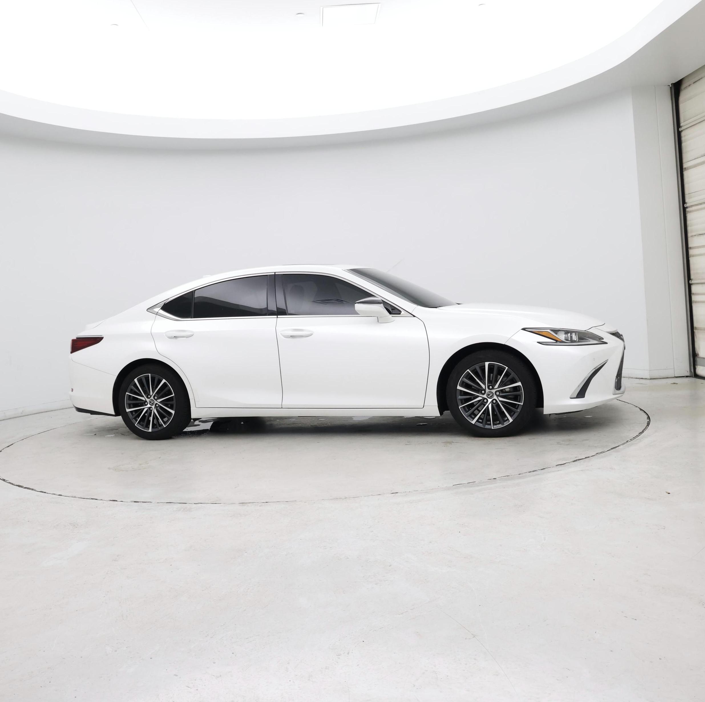 Thumbnail: 2022 Lexus ES - 7
